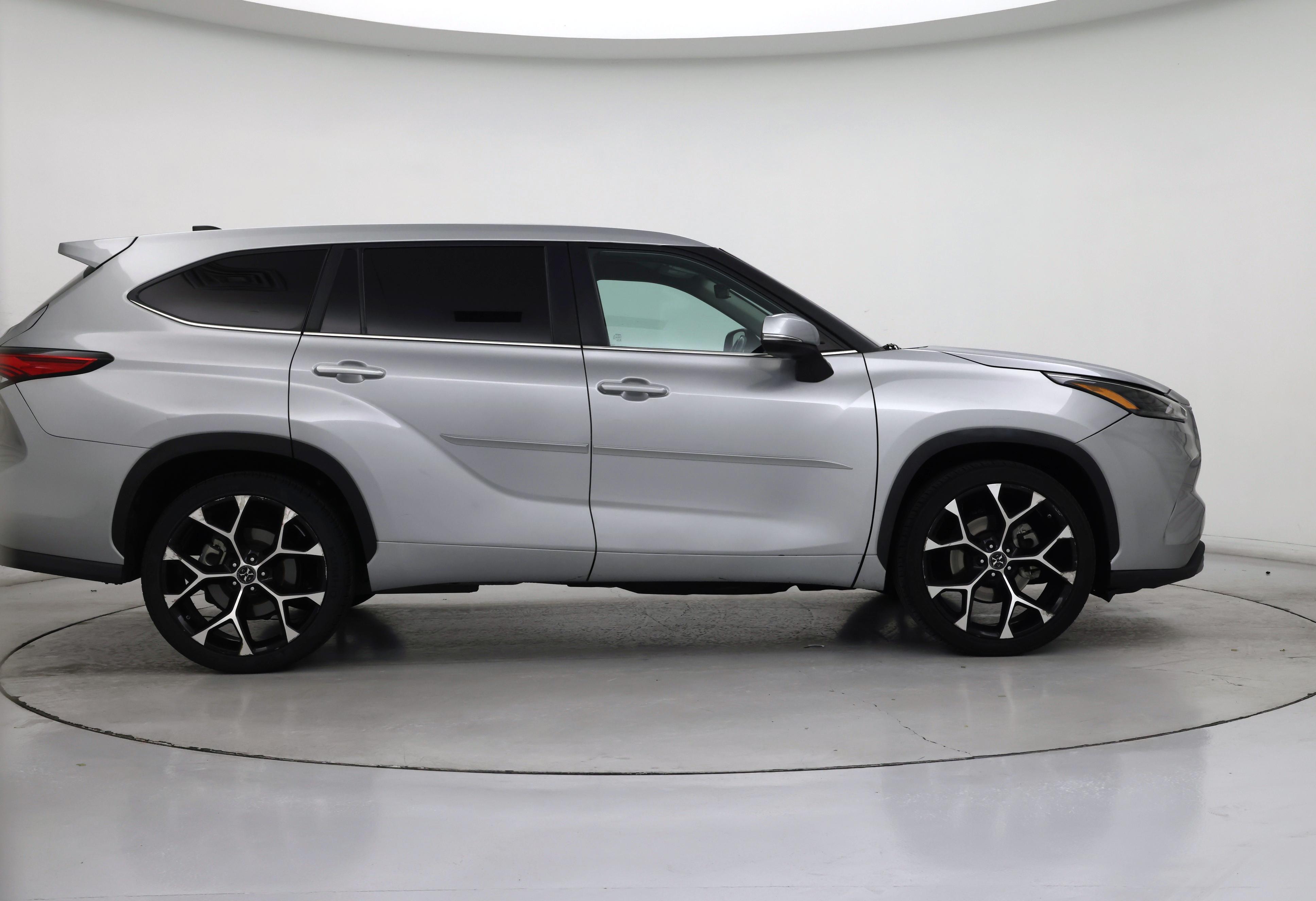 Thumbnail: 2023 Toyota Highlander - 7