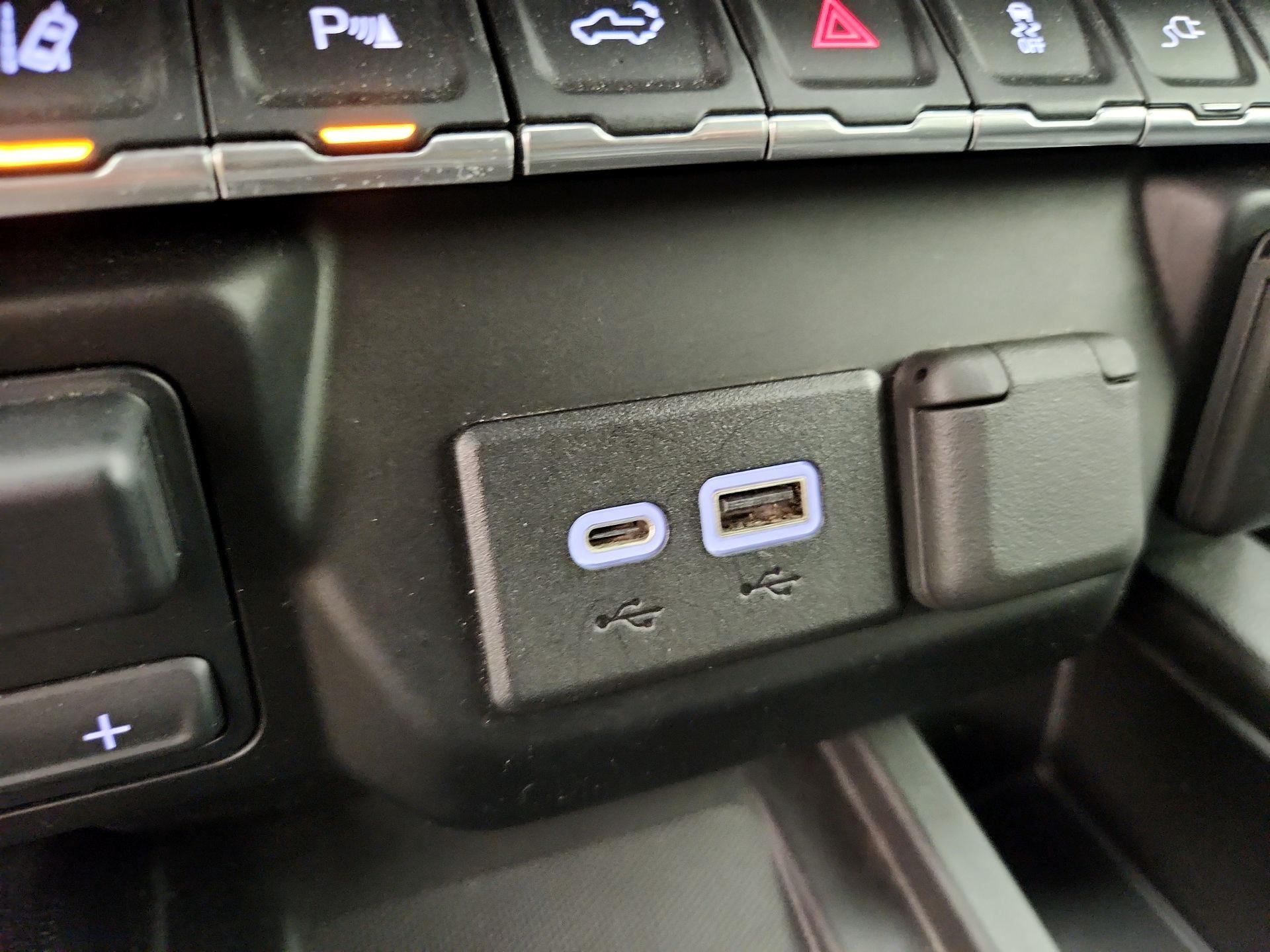 Thumbnail: 2023 GMC Sierra 3500 - 19