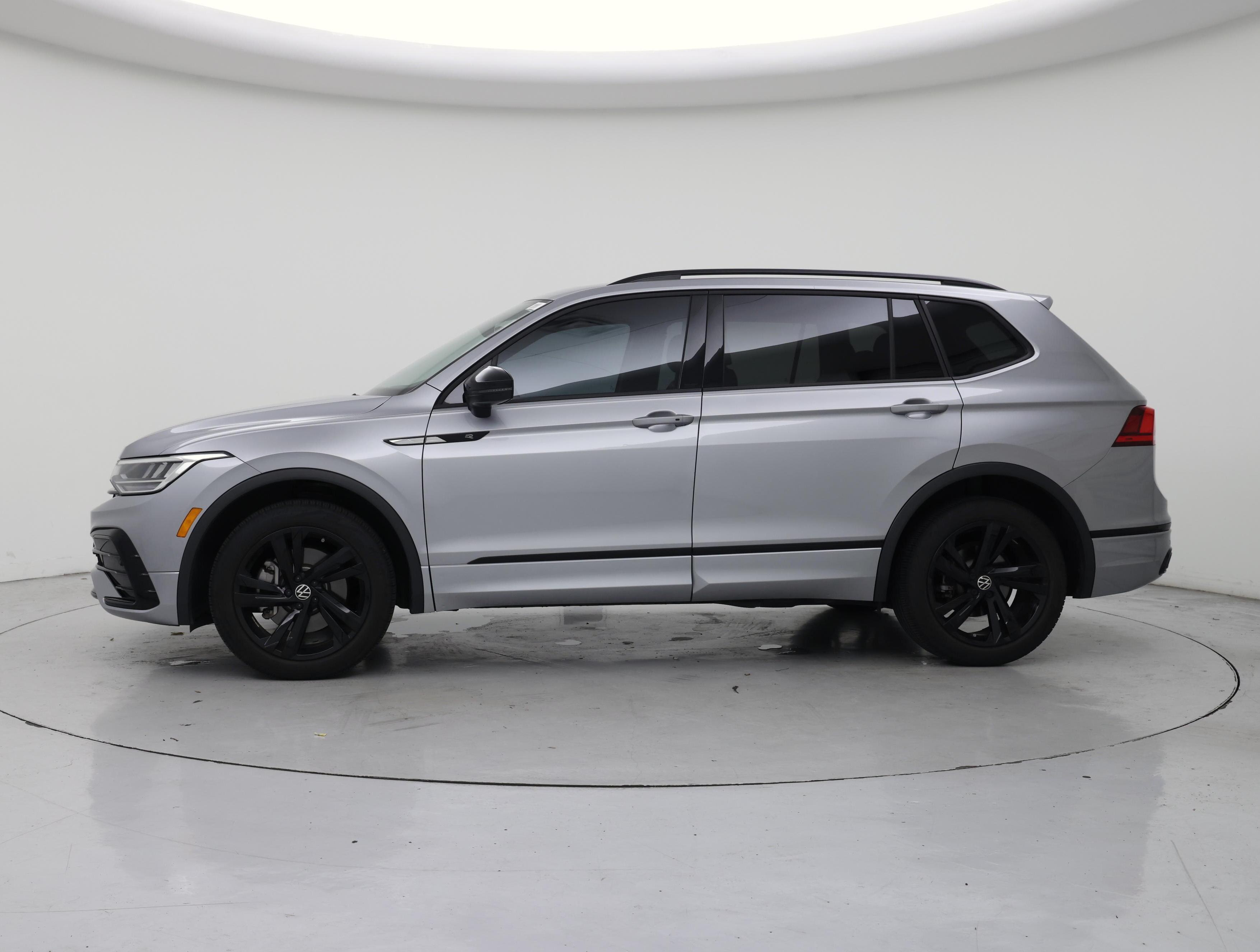 Thumbnail: 2023 Volkswagen Tiguan - 3