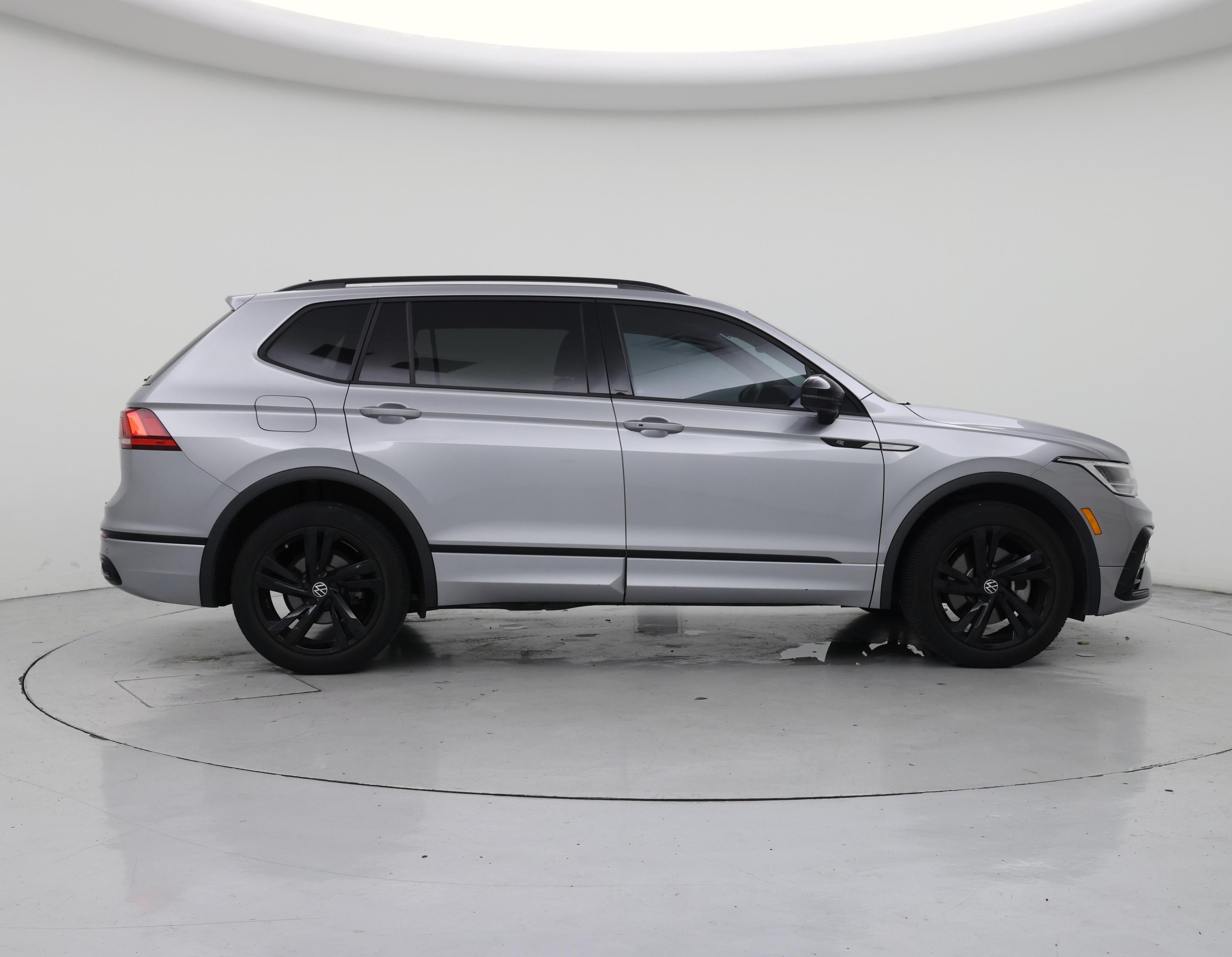 Thumbnail: 2023 Volkswagen Tiguan - 7