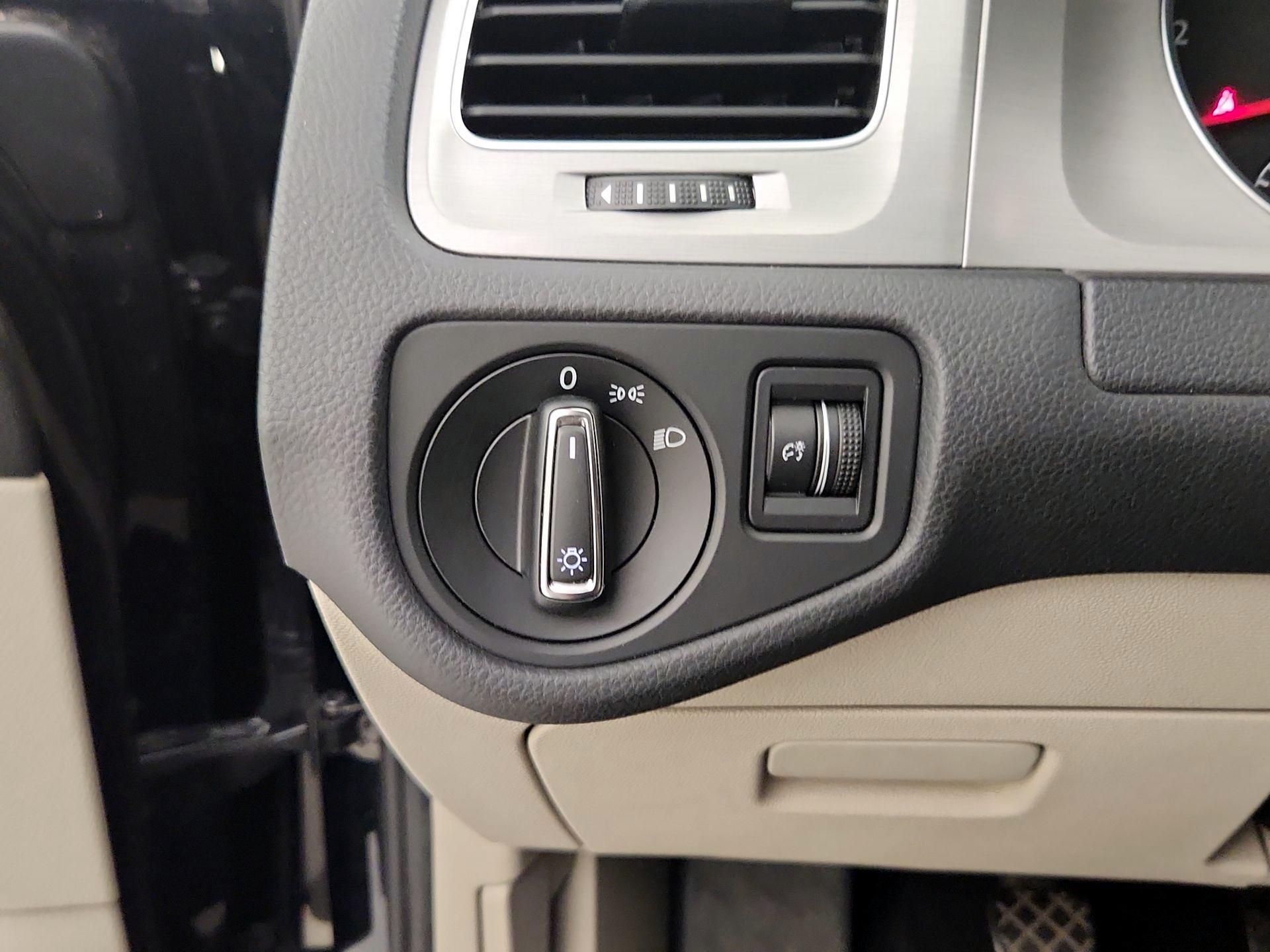 Thumbnail: 2015 Volkswagen Golf - 13