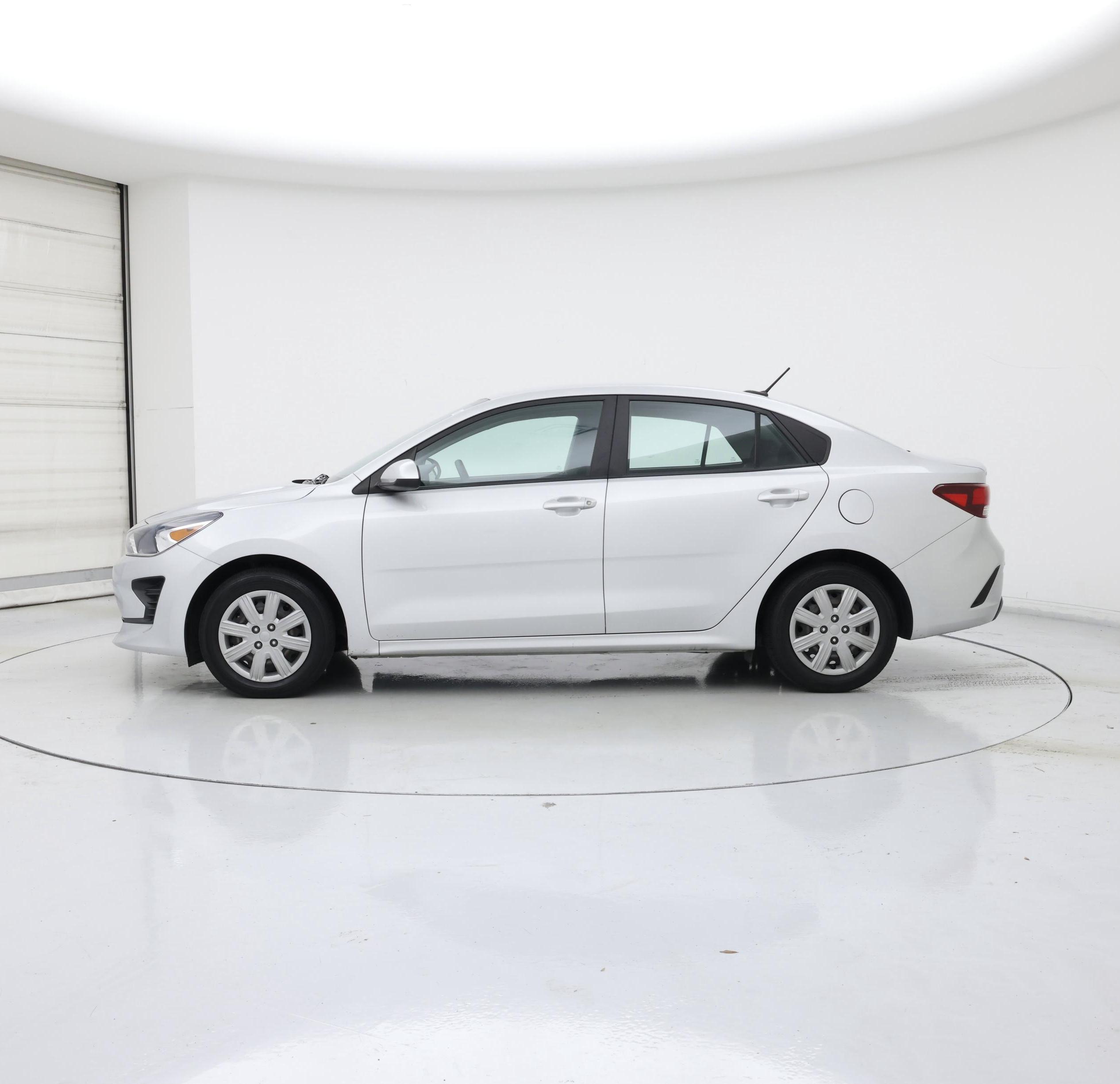 Thumbnail: 2022 Kia Rio - 3