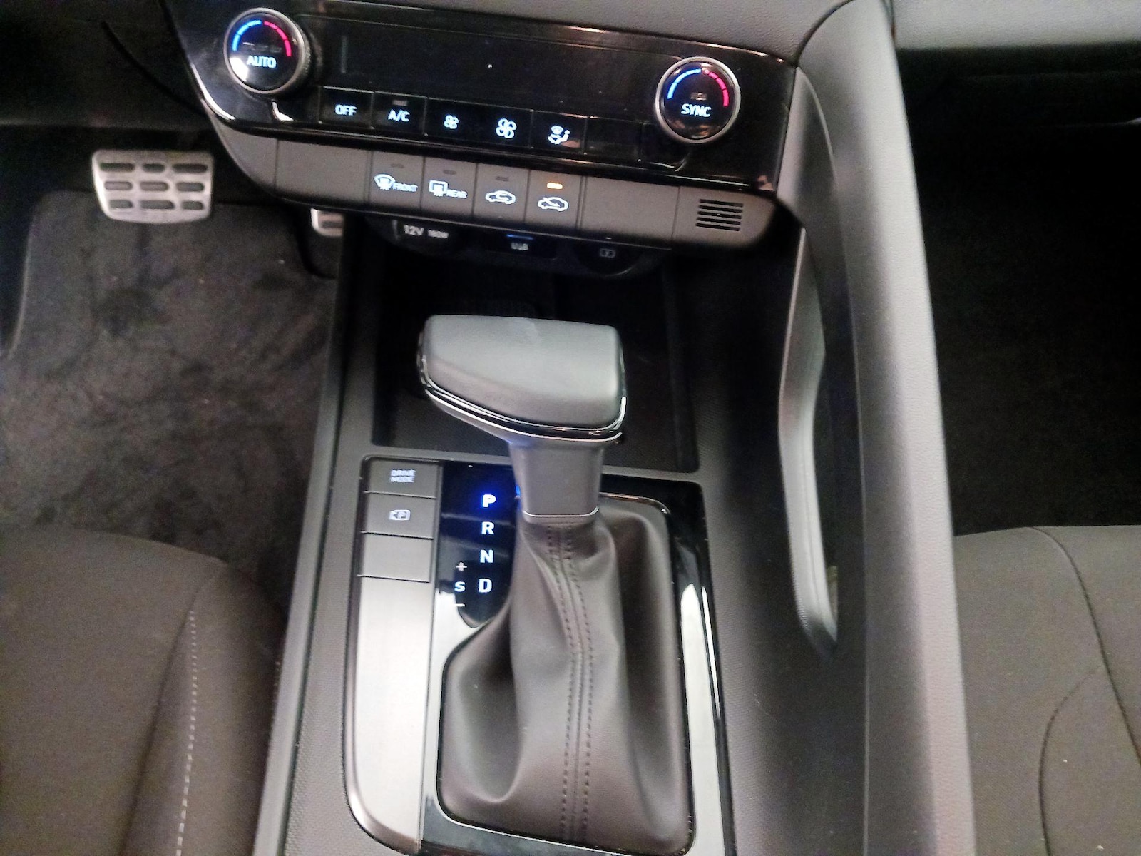 2025 Hyundai Elantra 18