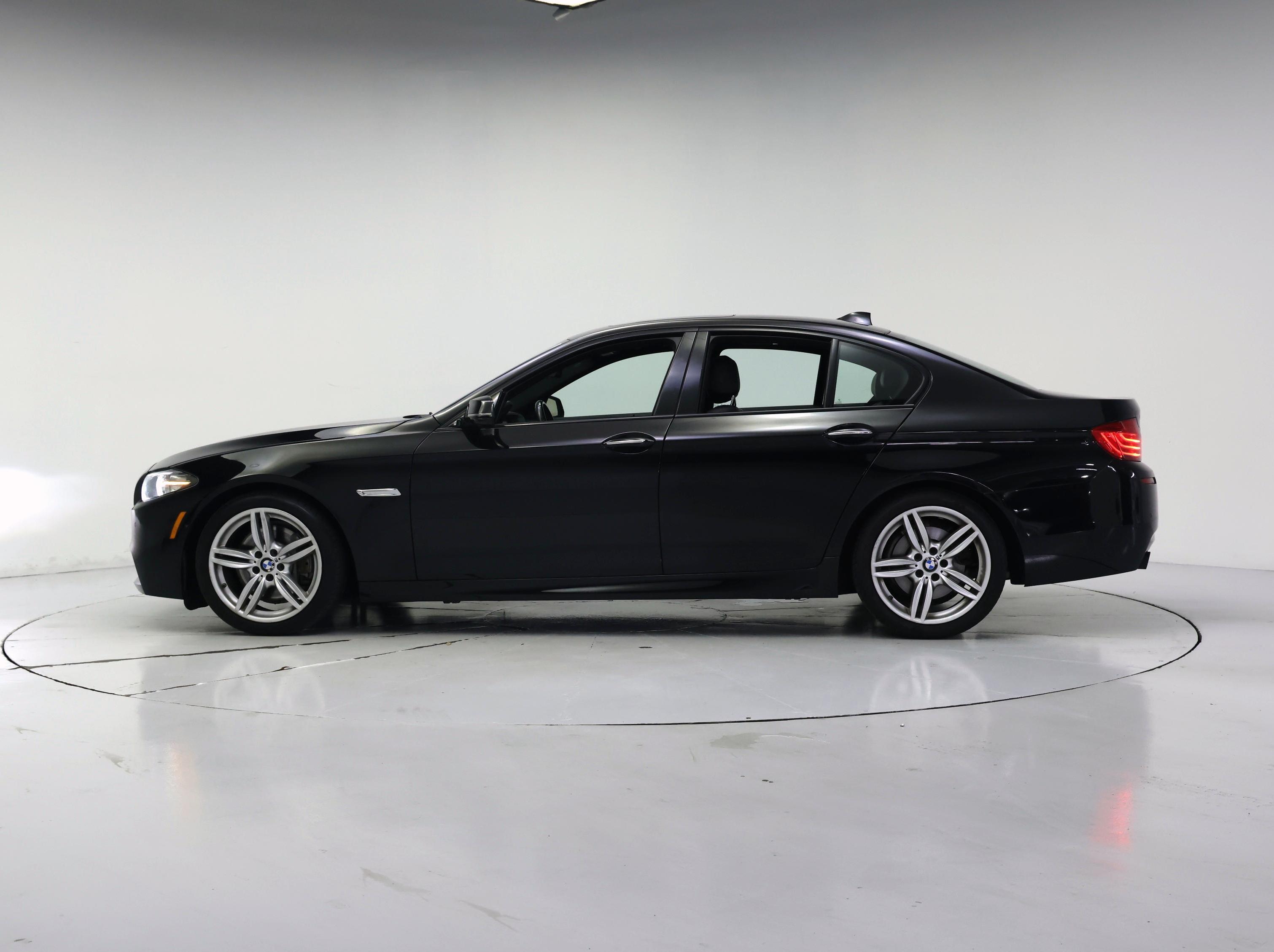 Thumbnail: 2016 BMW 5 Series - 3