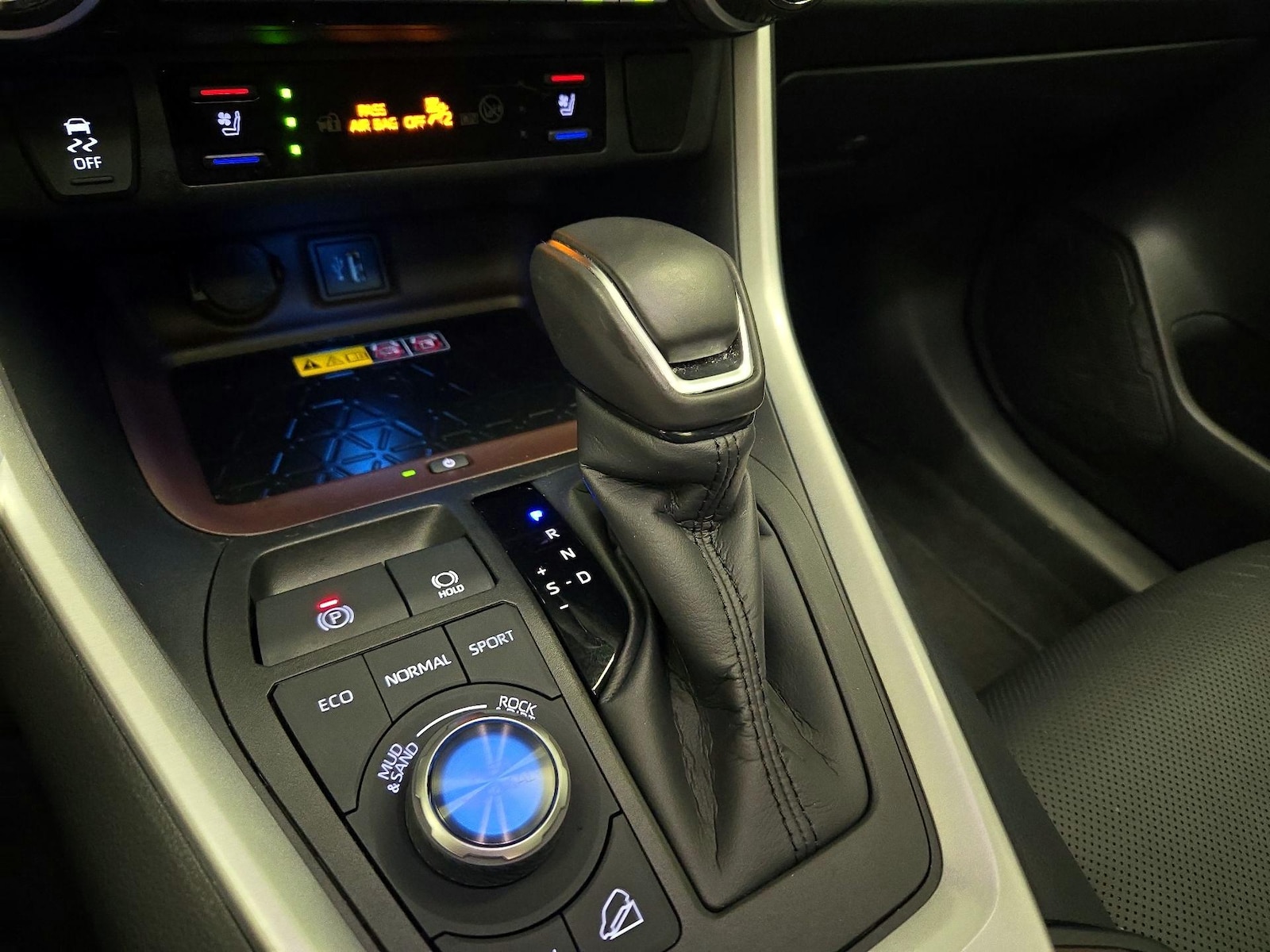 2024 Toyota RAV4 Limited - Photo 18