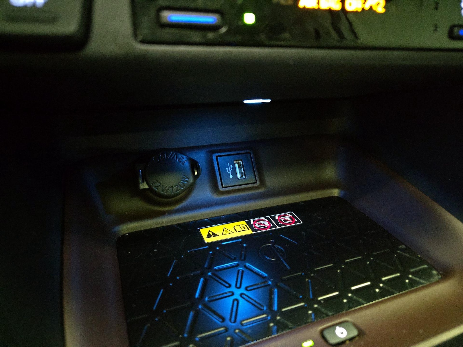 2024 Toyota RAV4 Limited - Photo 19