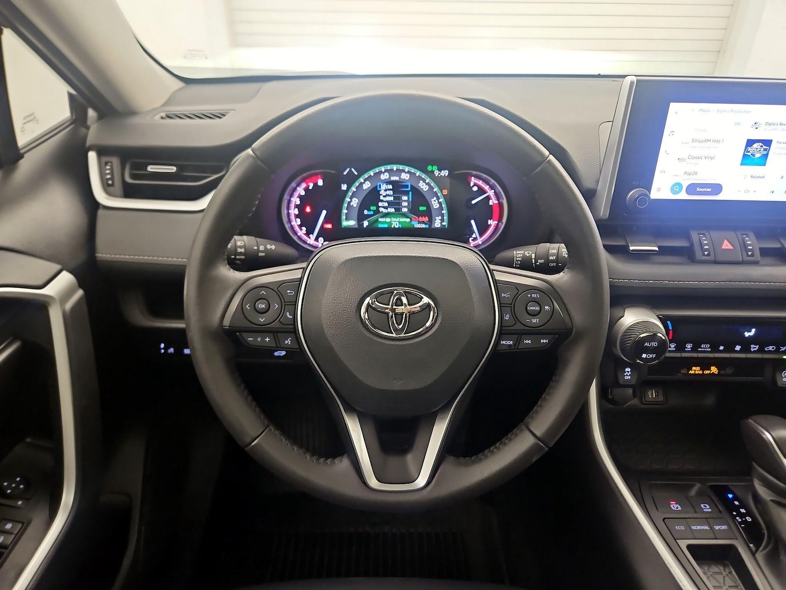 2024 Toyota RAV4 XLE Premium - Photo 11