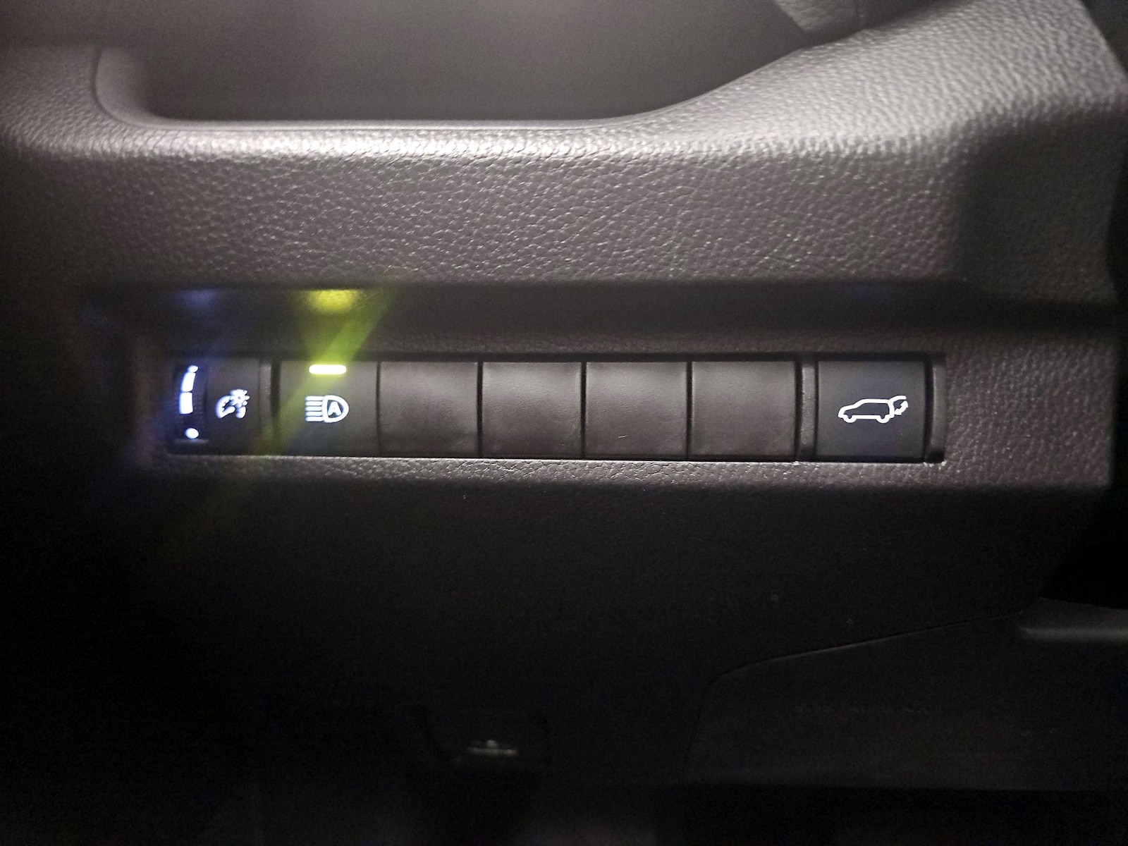 2024 Toyota RAV4 XLE Premium - Photo 14