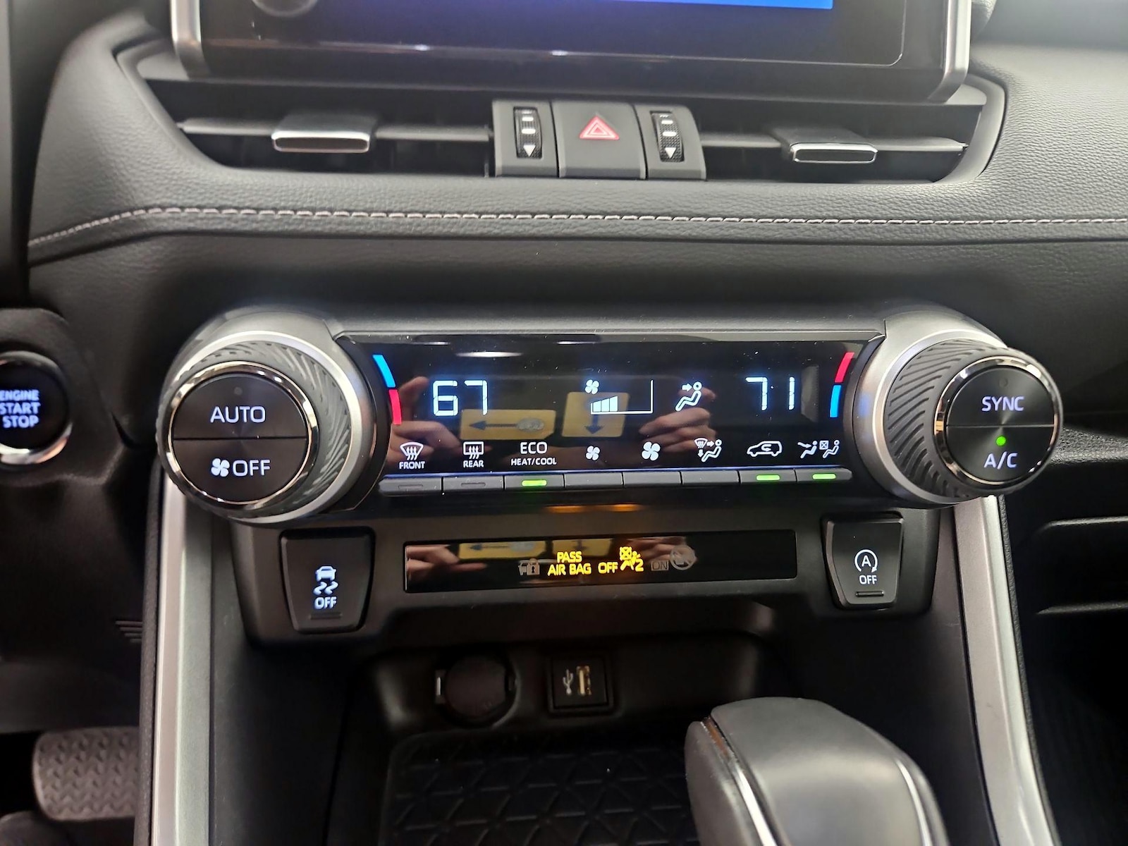 2024 Toyota RAV4 XLE Premium - Photo 17