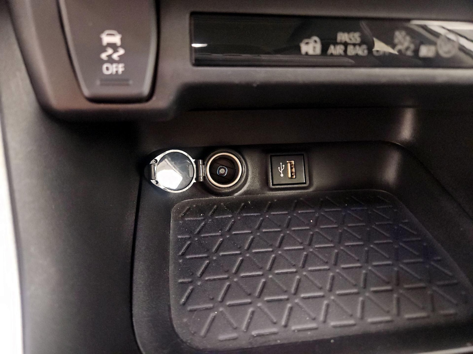 2024 Toyota RAV4 XLE Premium - Photo 19