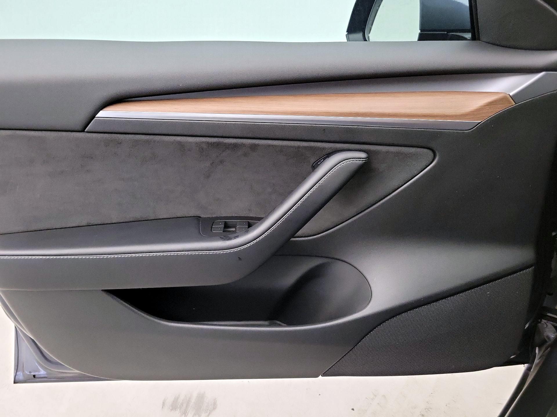 Thumbnail: 2022 Tesla Model 3 - 12