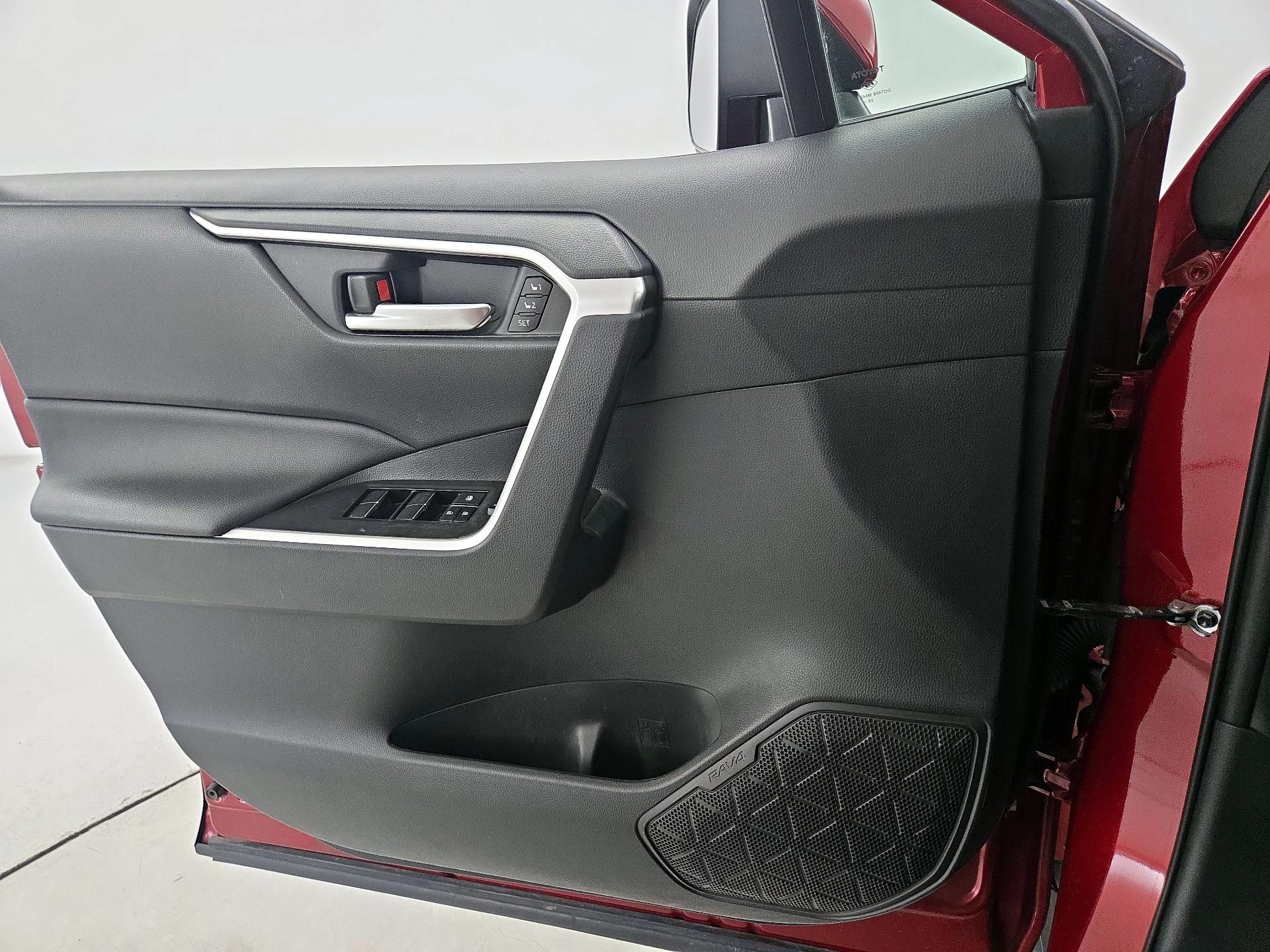 Thumbnail: 2021 Toyota RAV4 - 12