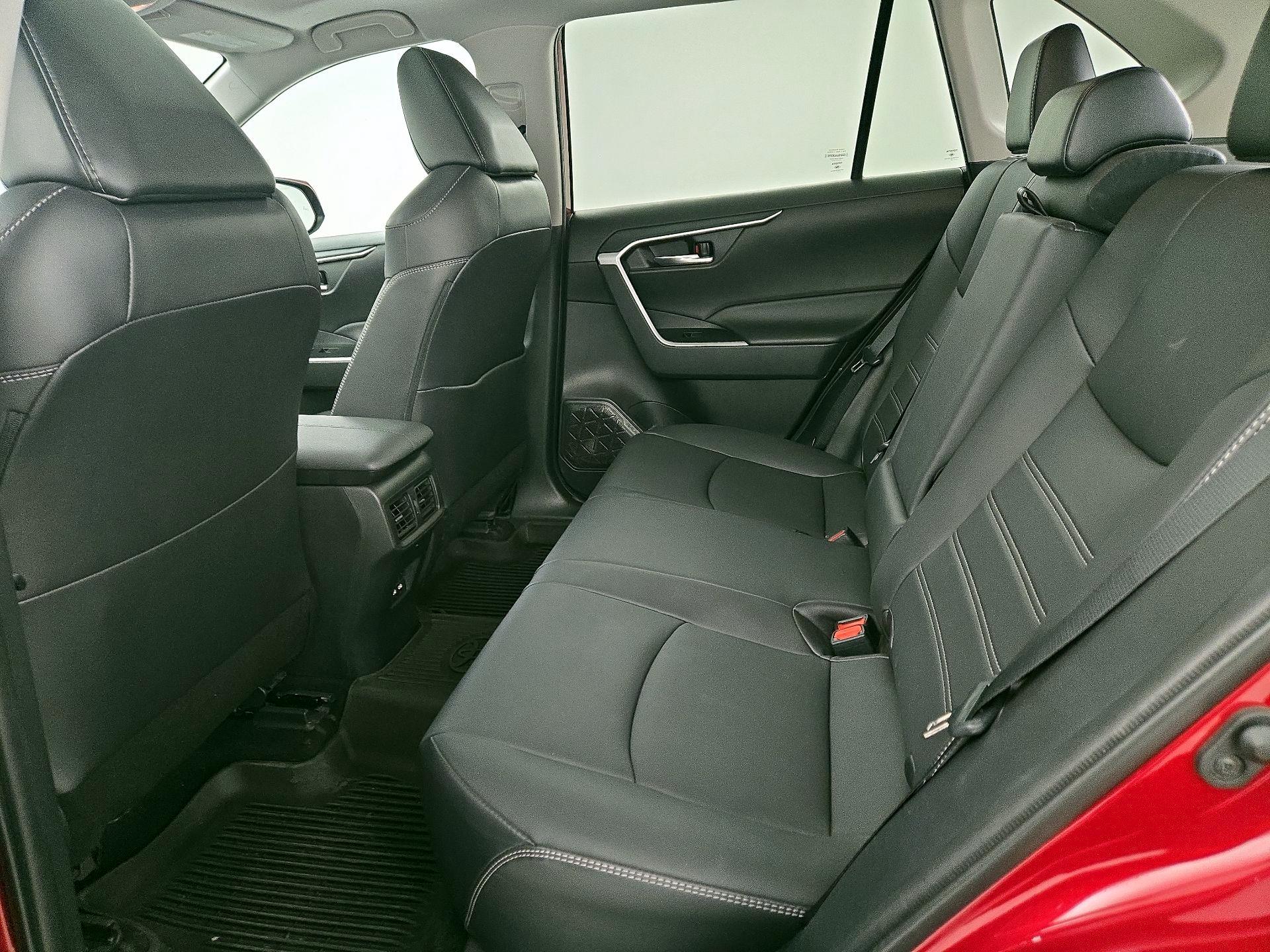 Thumbnail: 2021 Toyota RAV4 - 20