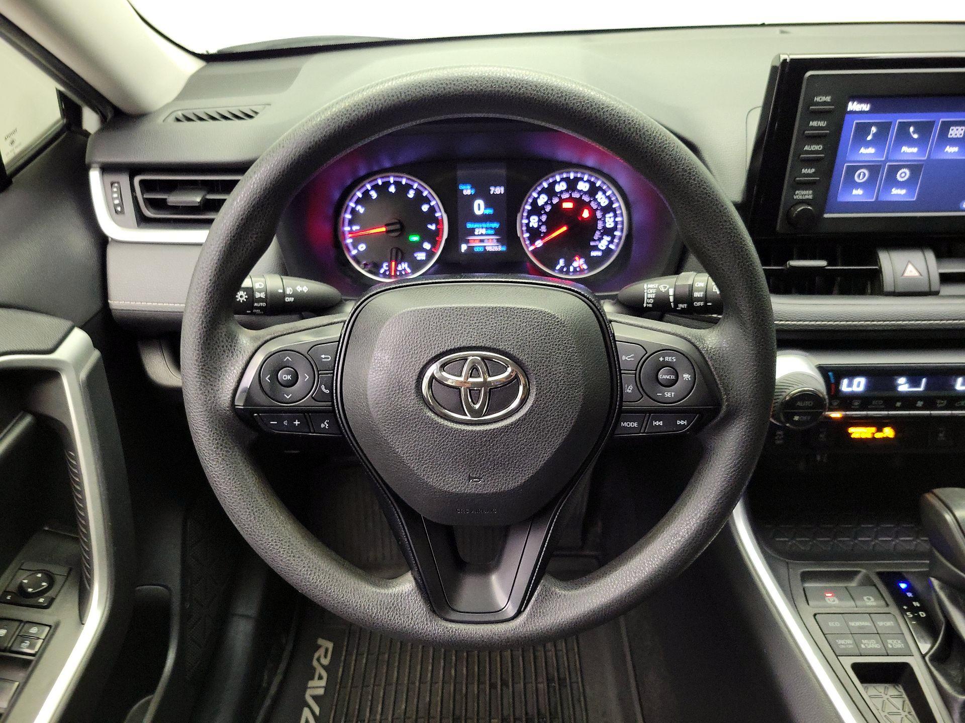 Thumbnail: 2019 Toyota RAV4 - 10