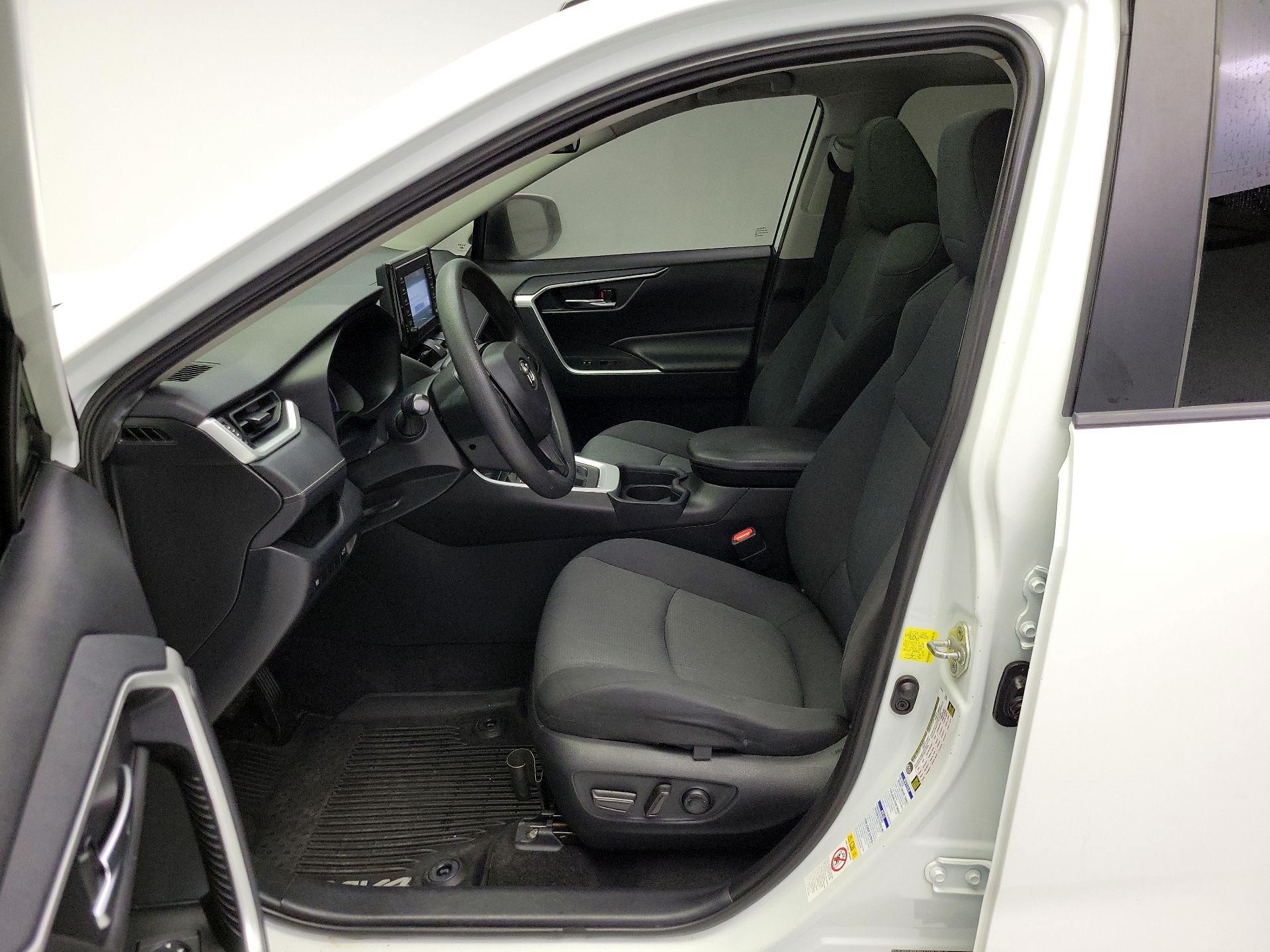 Thumbnail: 2019 Toyota RAV4 - 11