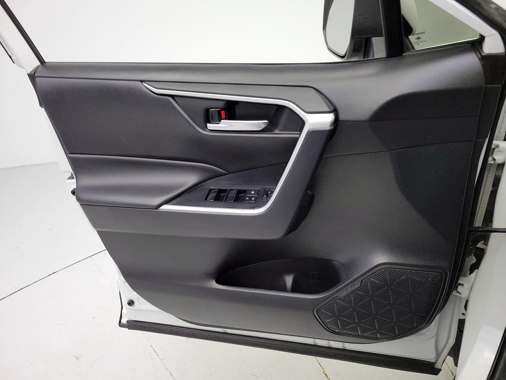 Thumbnail: 2019 Toyota RAV4 - 12