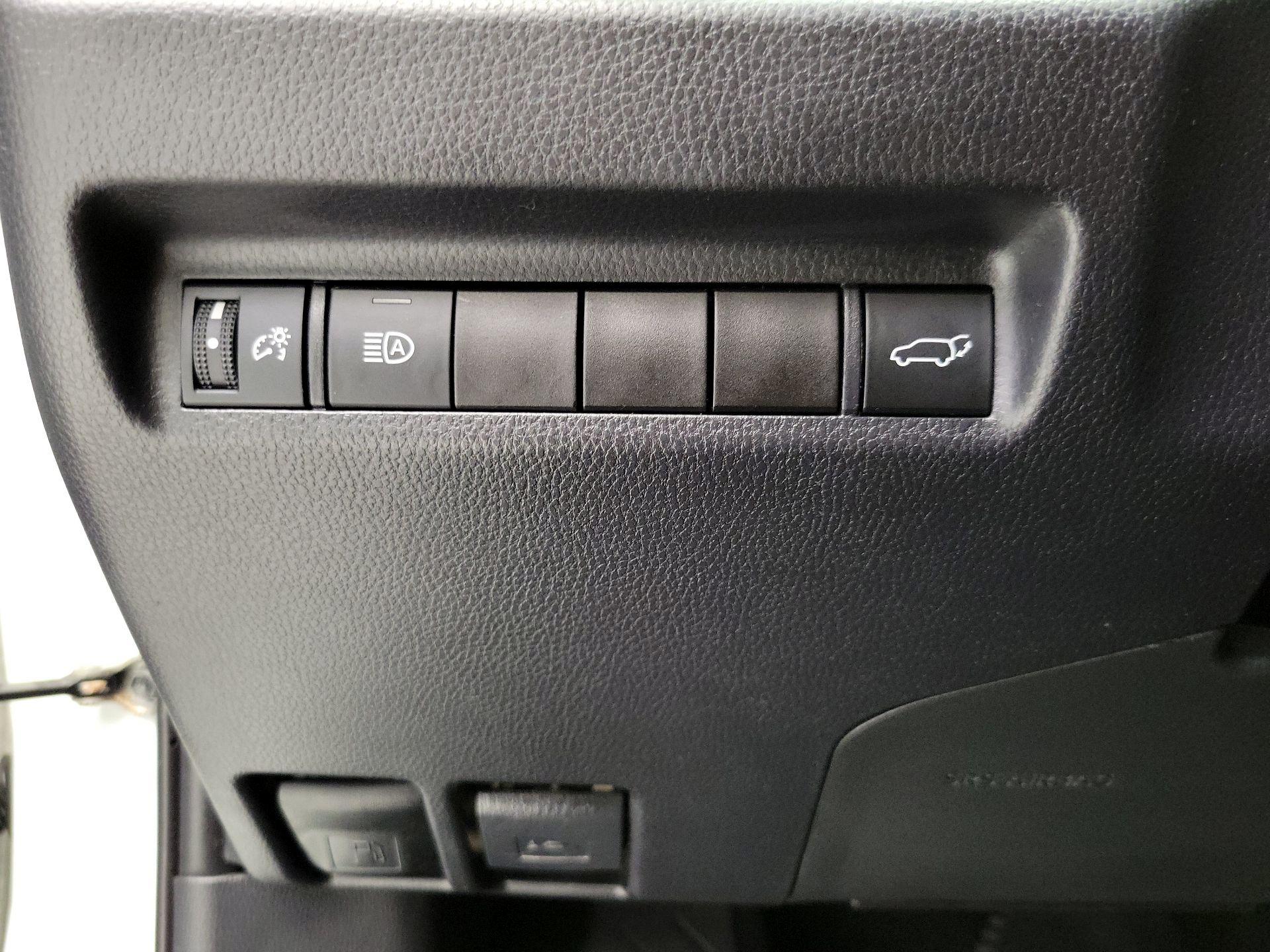 Thumbnail: 2019 Toyota RAV4 - 13