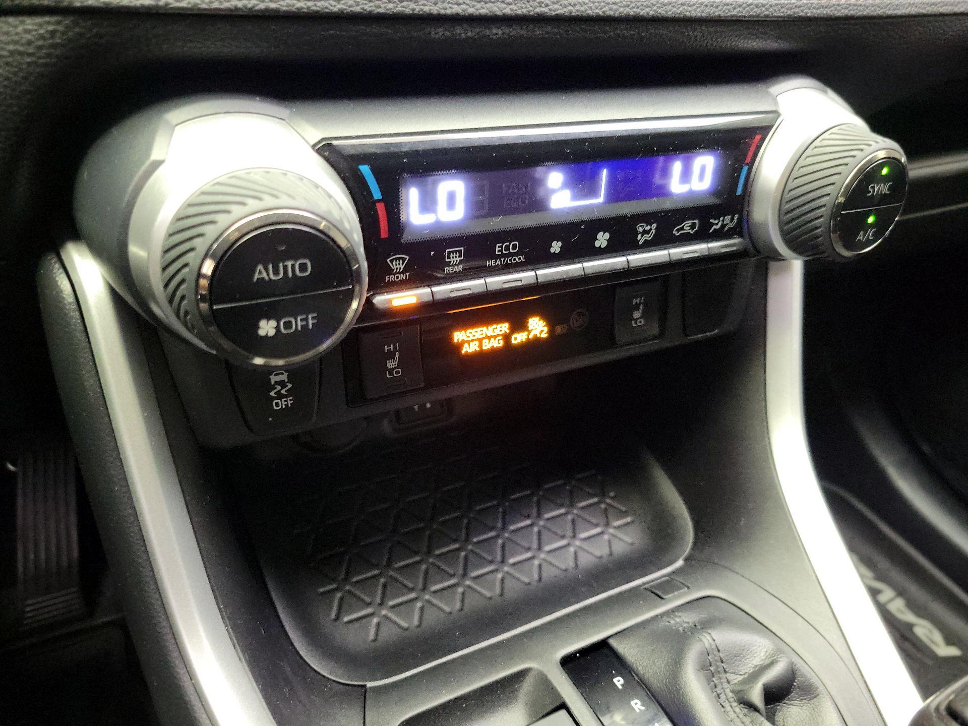Thumbnail: 2019 Toyota RAV4 - 17