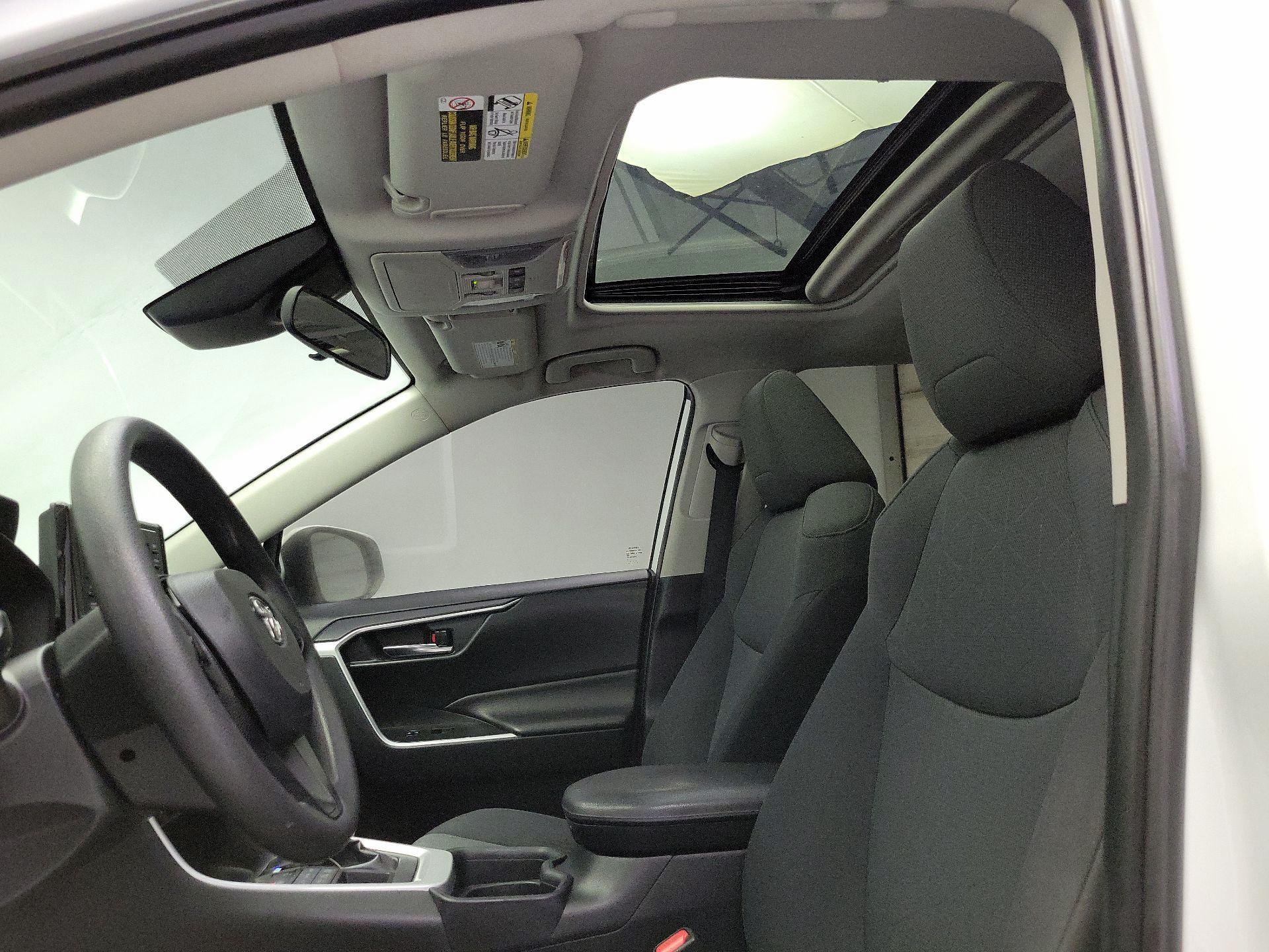Thumbnail: 2019 Toyota RAV4 - 20