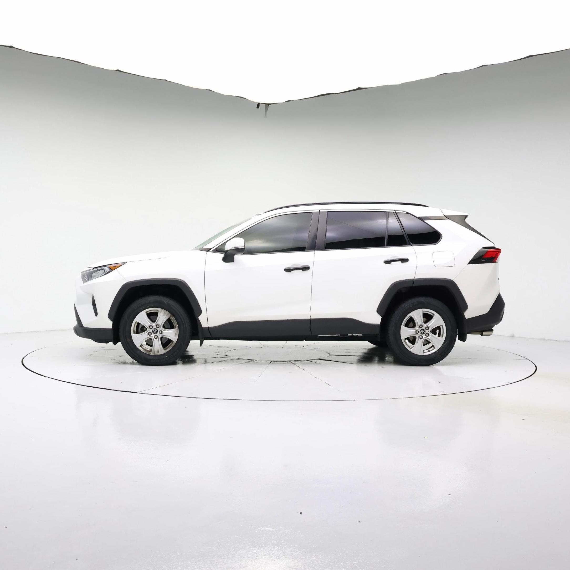 Thumbnail: 2019 Toyota RAV4 - 3