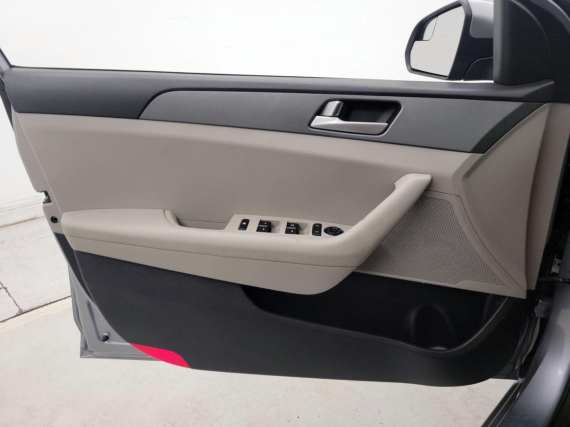 Thumbnail: 2016 Hyundai Sonata - 12