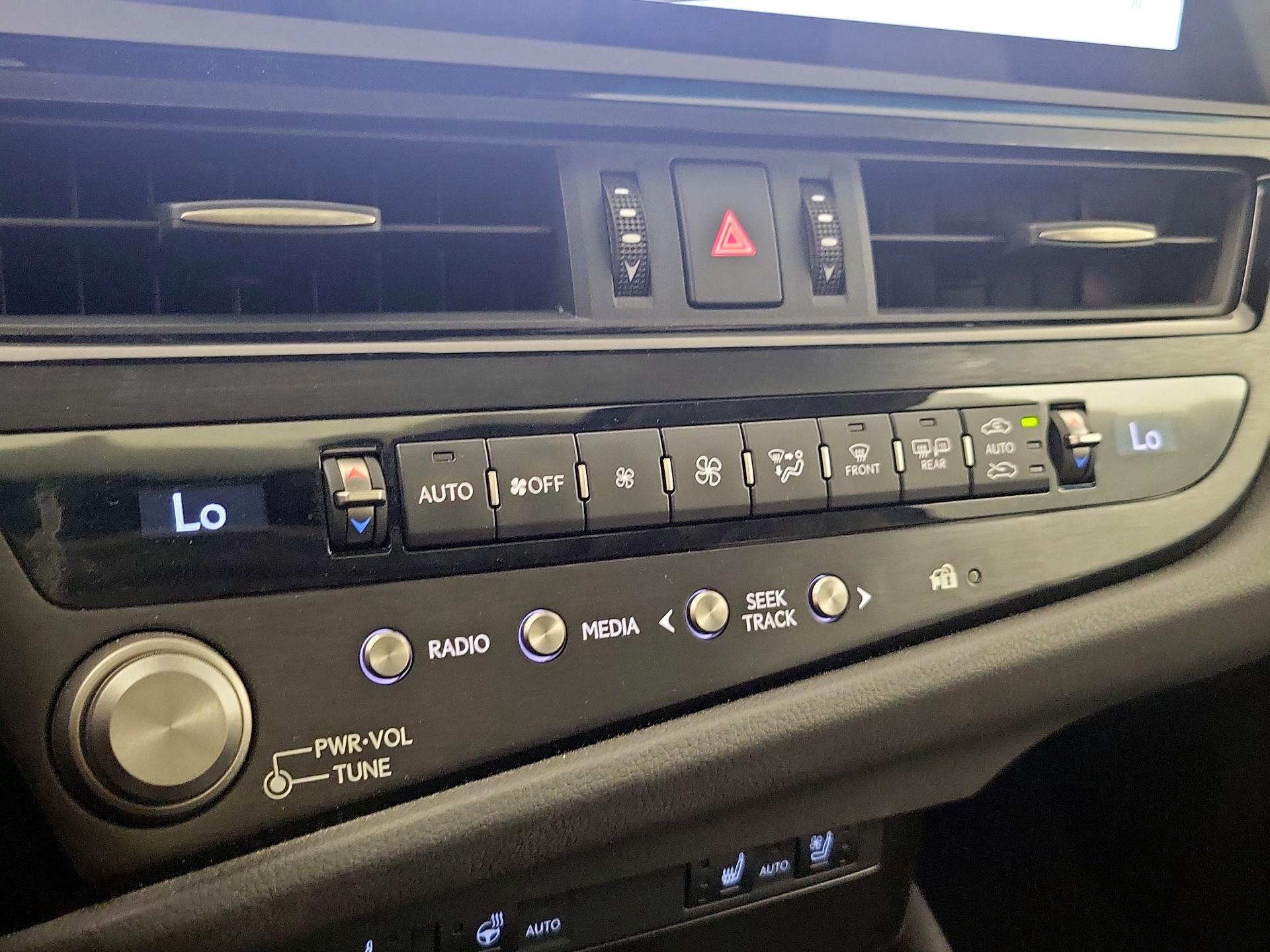 Thumbnail: 2024 Lexus ES - 16