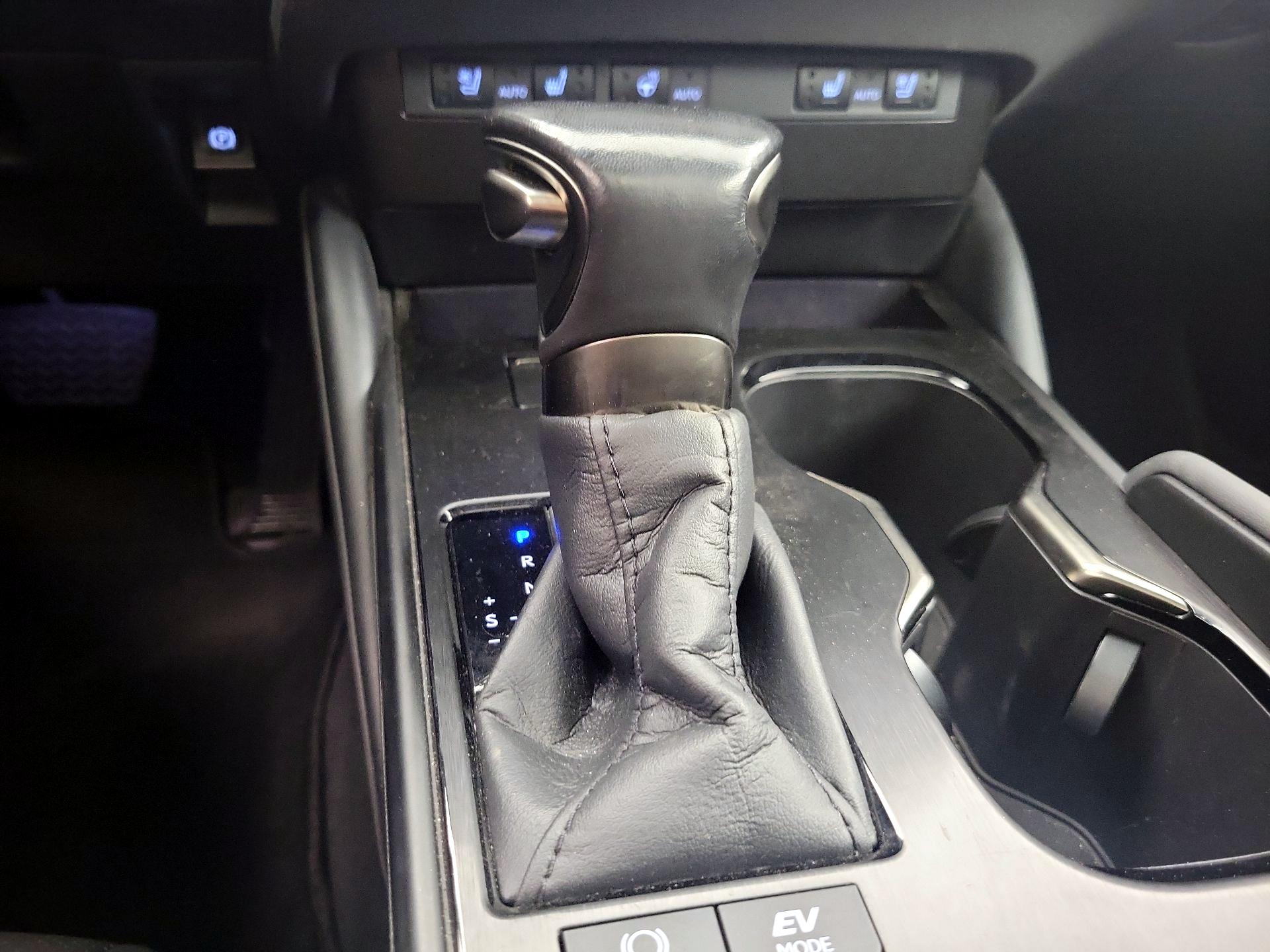 Thumbnail: 2024 Lexus ES - 17