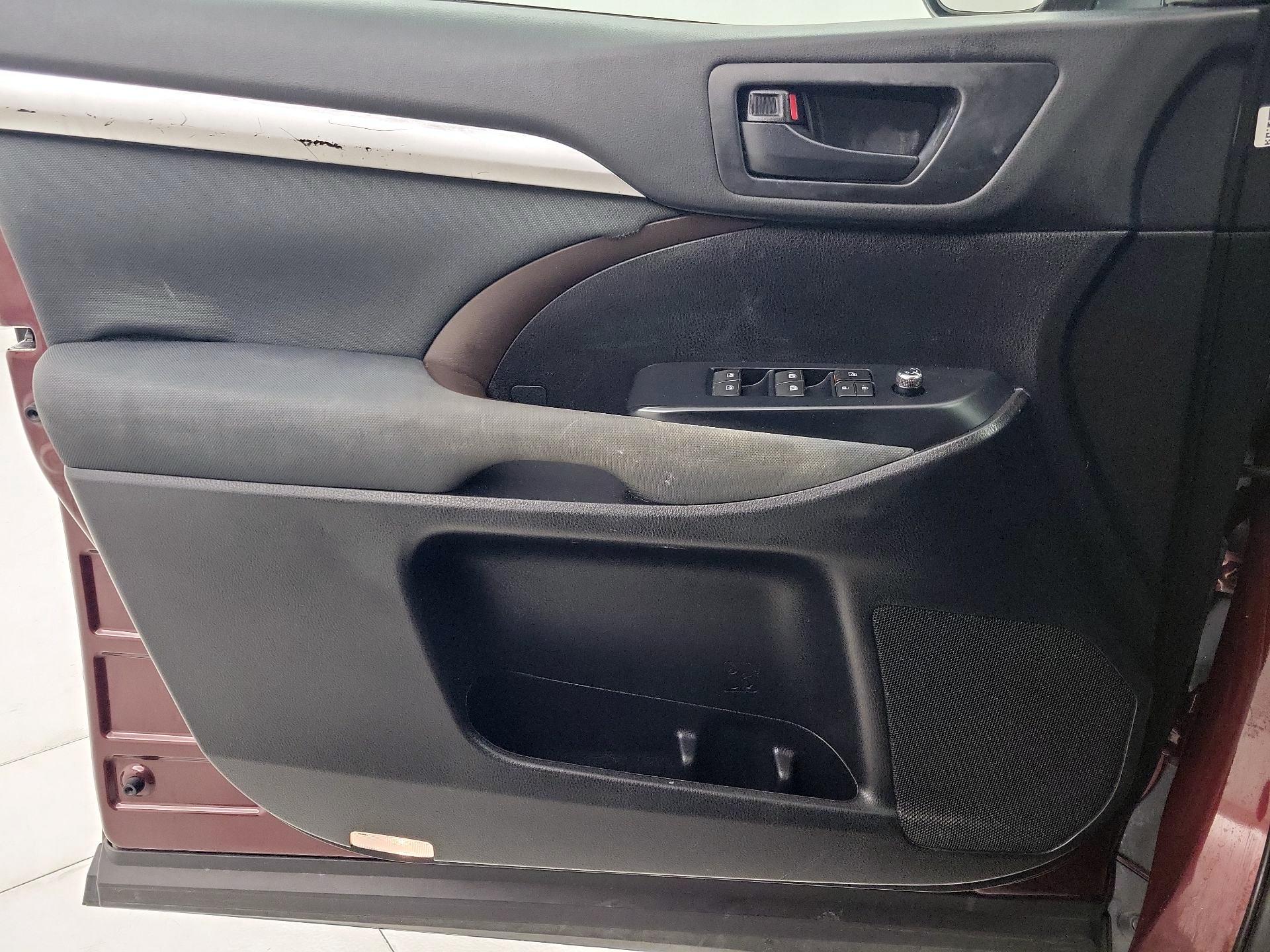 Thumbnail: 2019 Toyota Highlander - 12