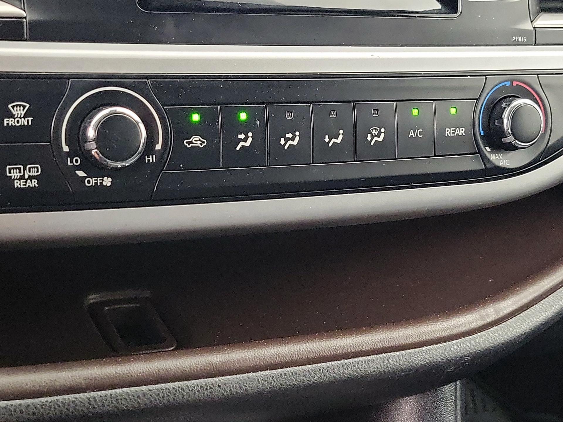 Thumbnail: 2019 Toyota Highlander - 16