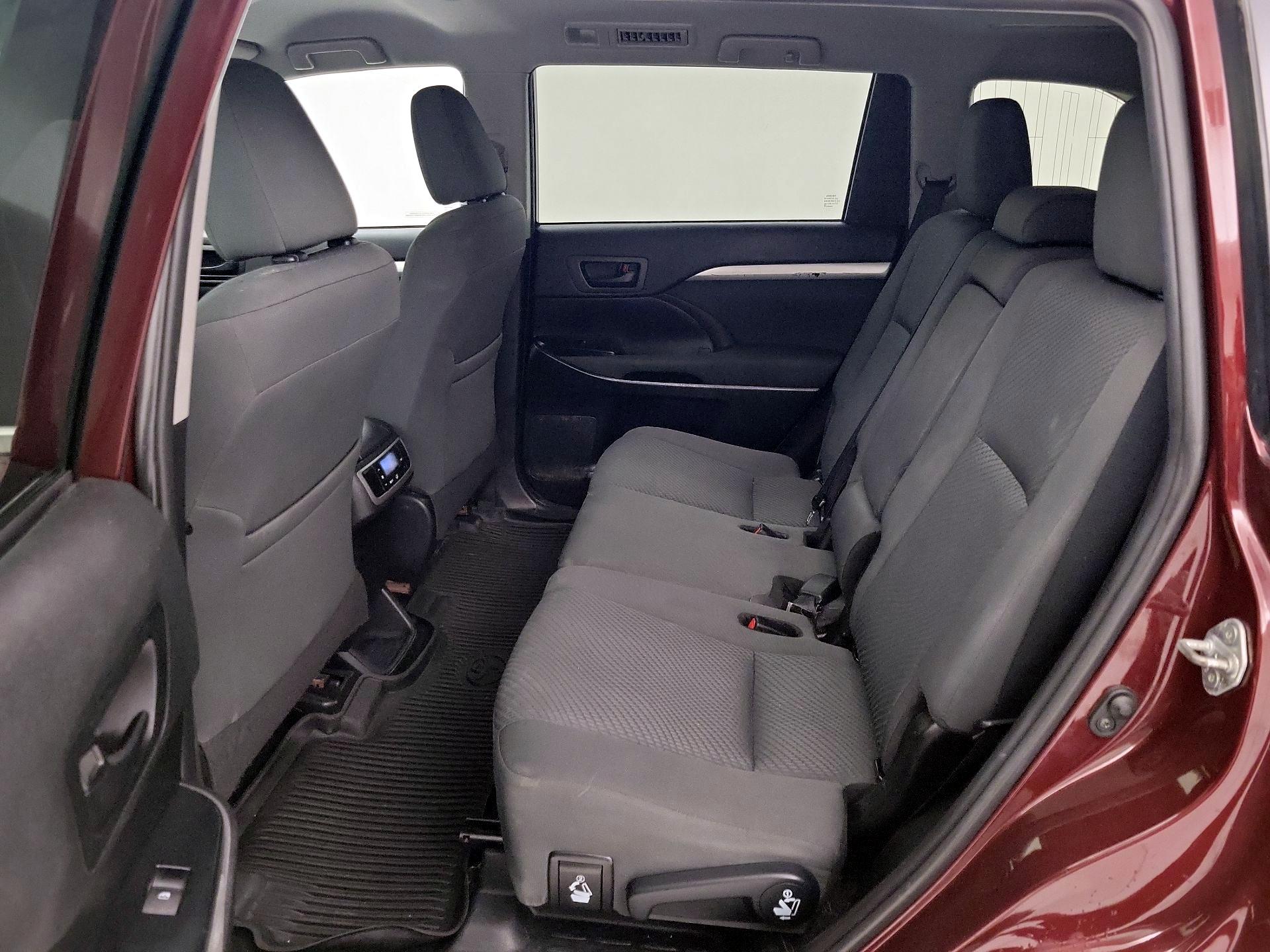 Thumbnail: 2019 Toyota Highlander - 19
