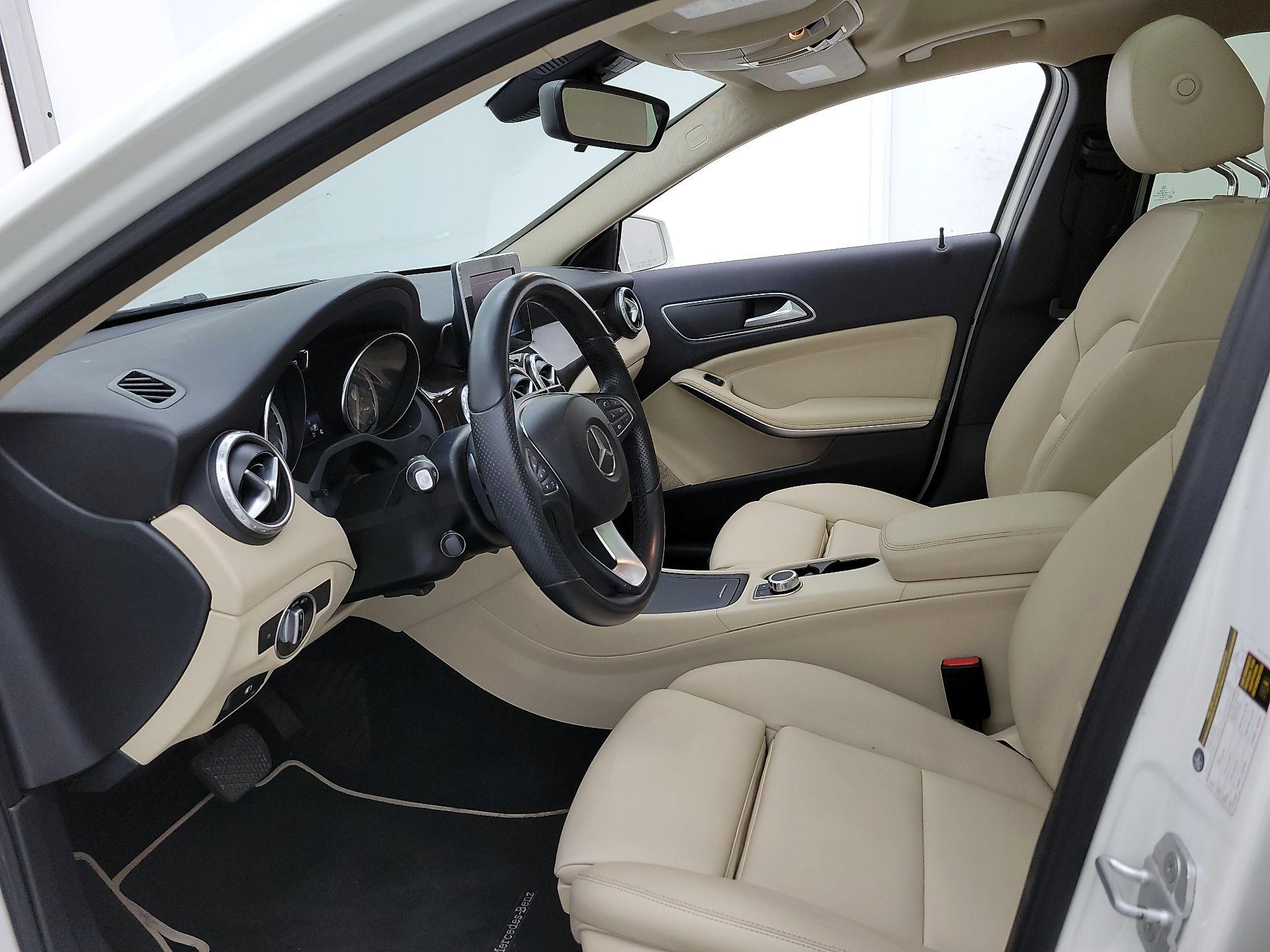 Thumbnail: 2016 Mercedes-Benz GLA - 11