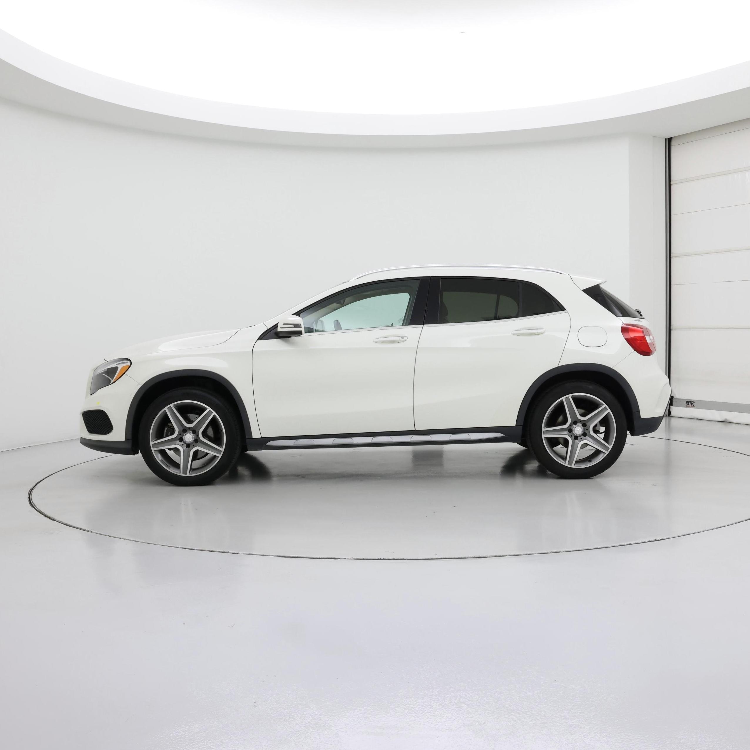 Thumbnail: 2016 Mercedes-Benz GLA - 3