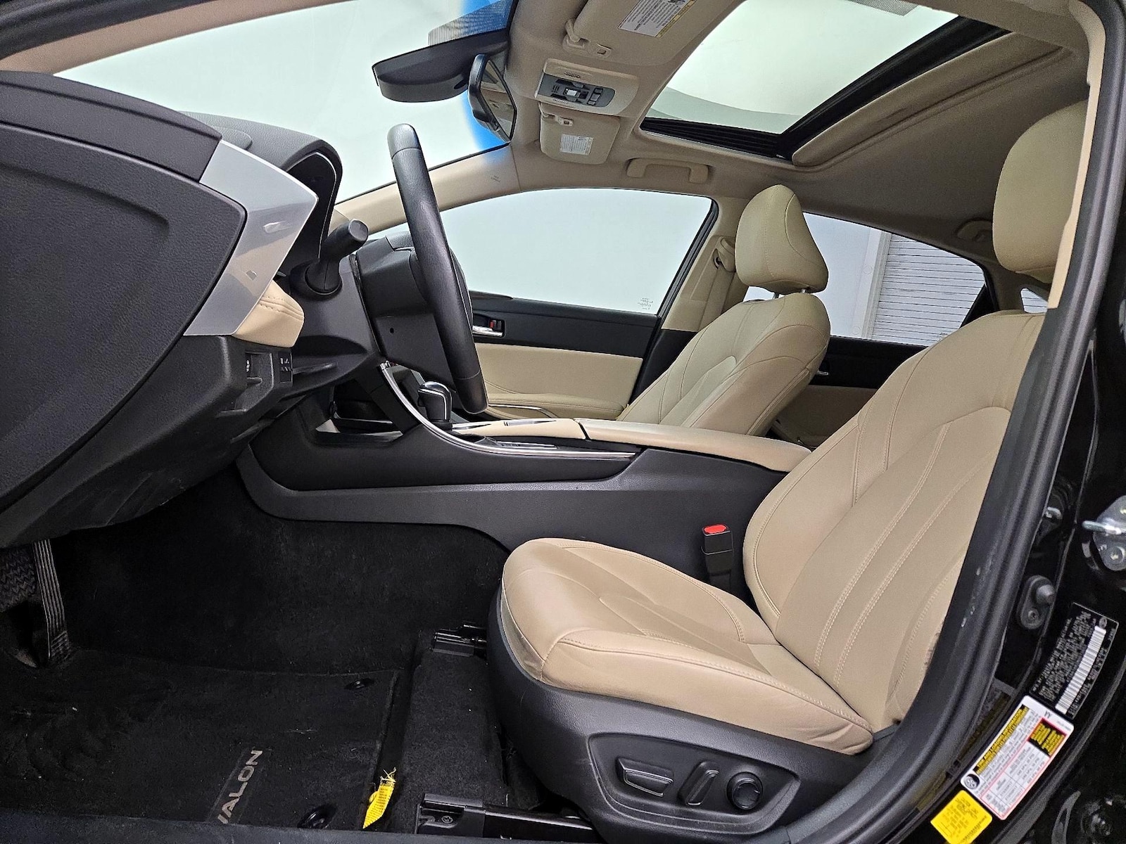 2022 Toyota Avalon XLE - Photo 12