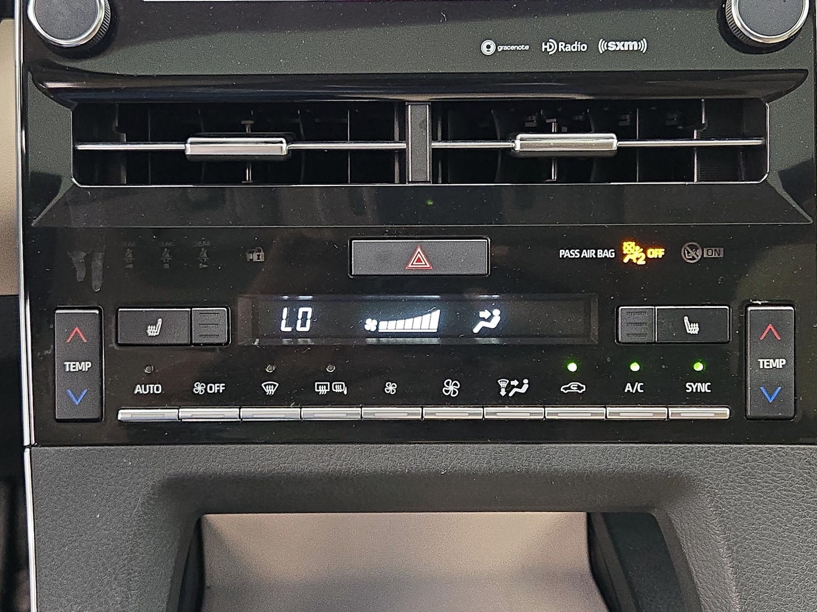 2022 Toyota Avalon XLE - Photo 17