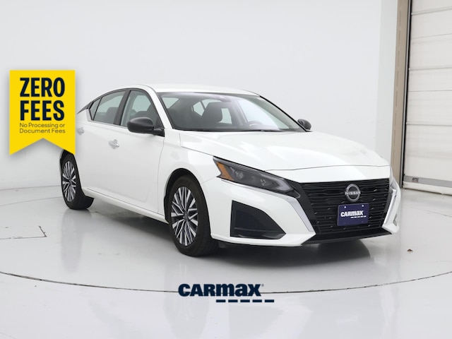 White 2025 Nissan Altima 2.5 SV FWD Sedan Front-Wheel Drive Automatic