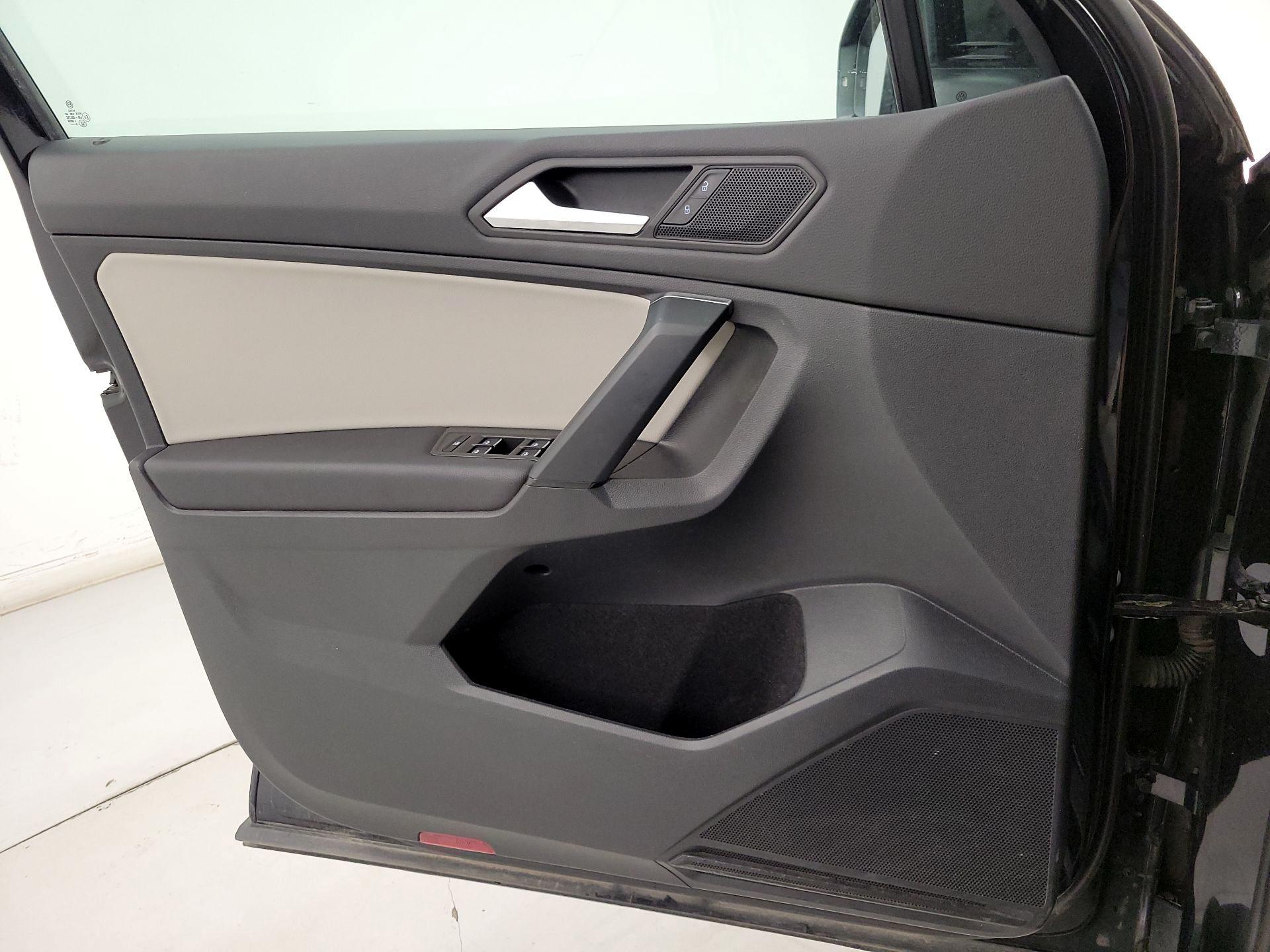 Thumbnail: 2019 Volkswagen Tiguan - 12