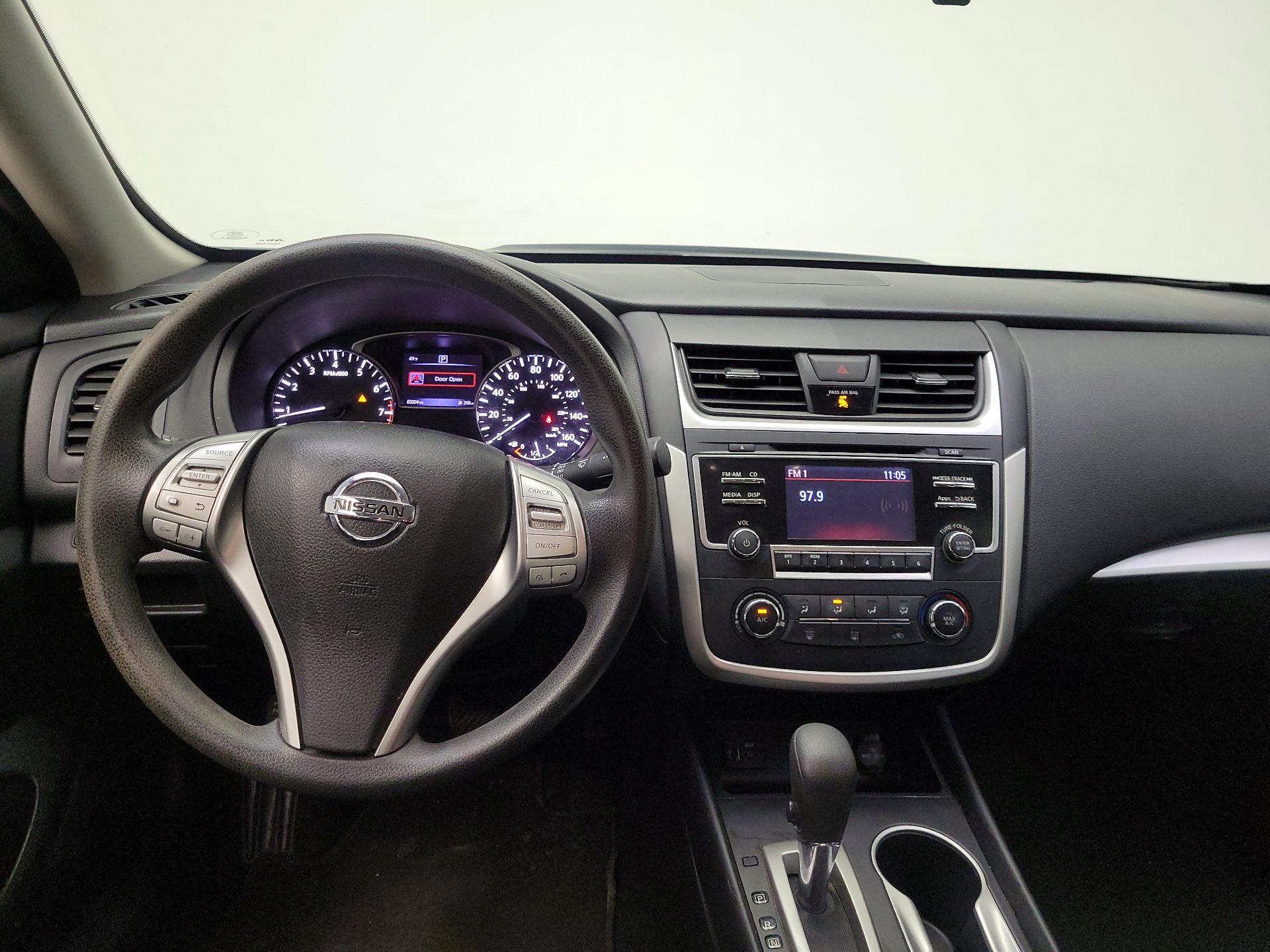 Thumbnail: 2016 Nissan Altima - 9