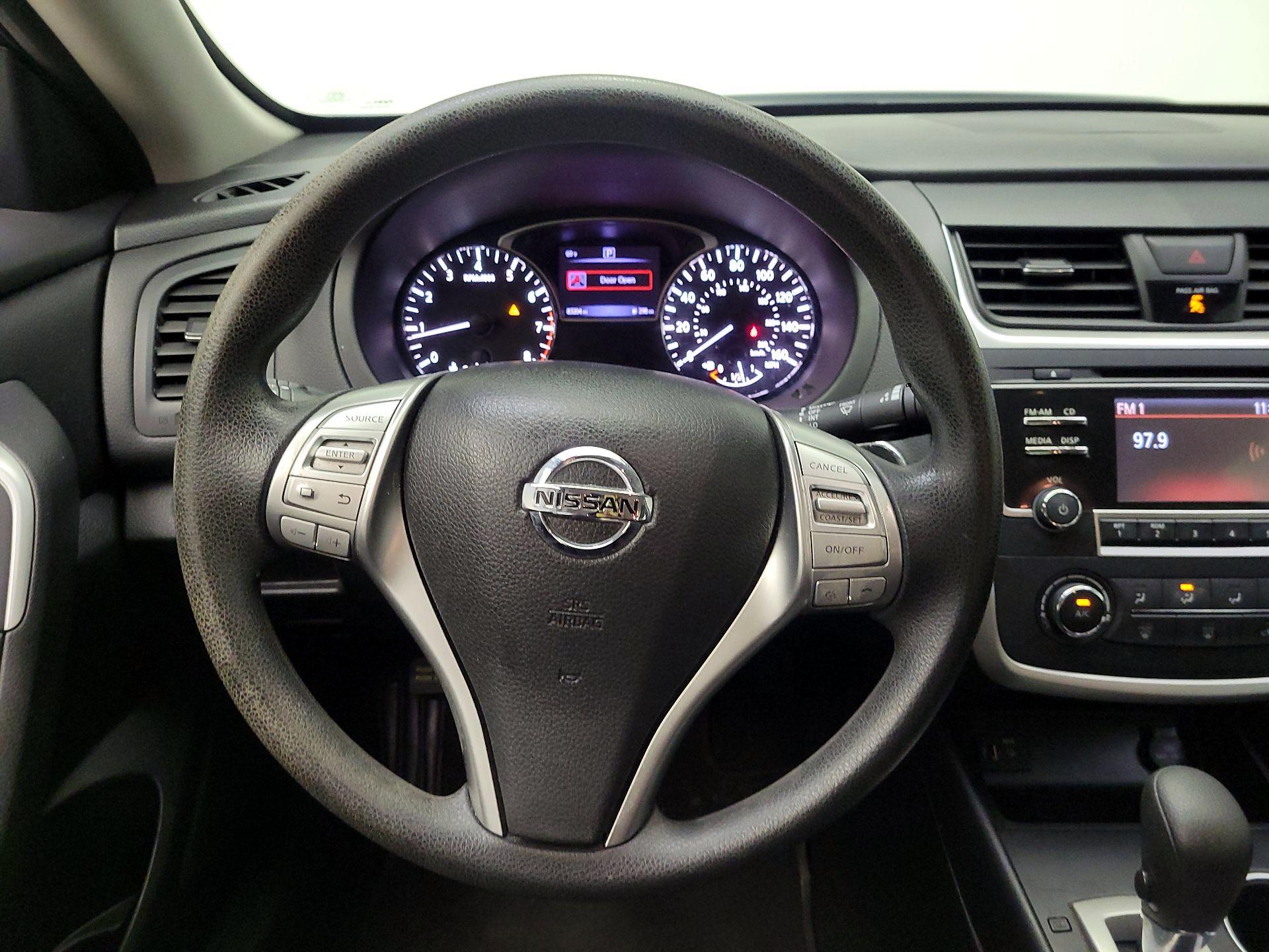 Thumbnail: 2016 Nissan Altima - 10