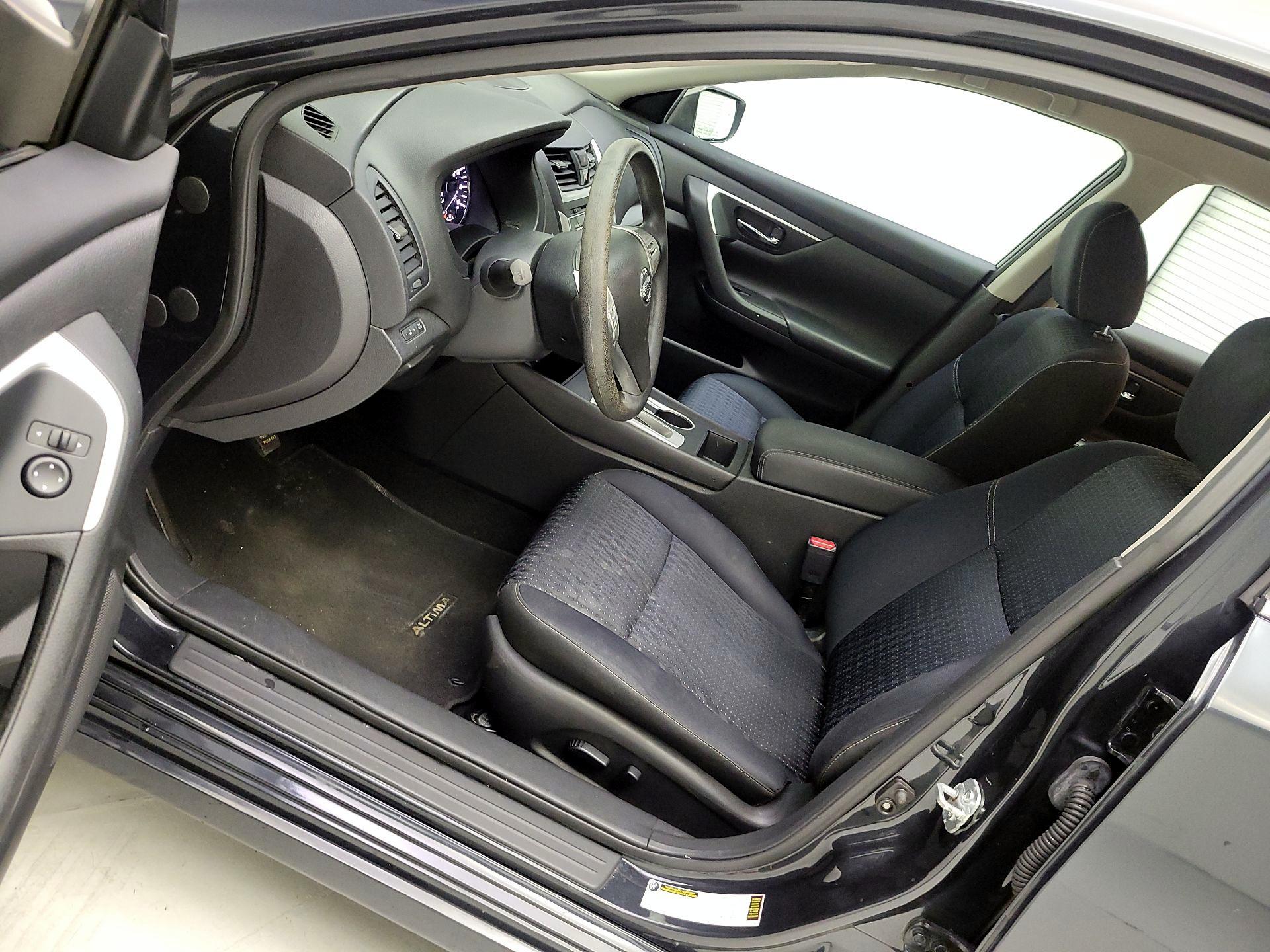 Thumbnail: 2016 Nissan Altima - 11