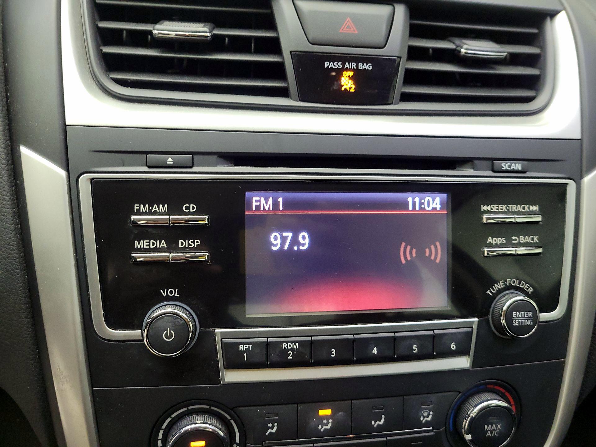 Thumbnail: 2016 Nissan Altima - 15