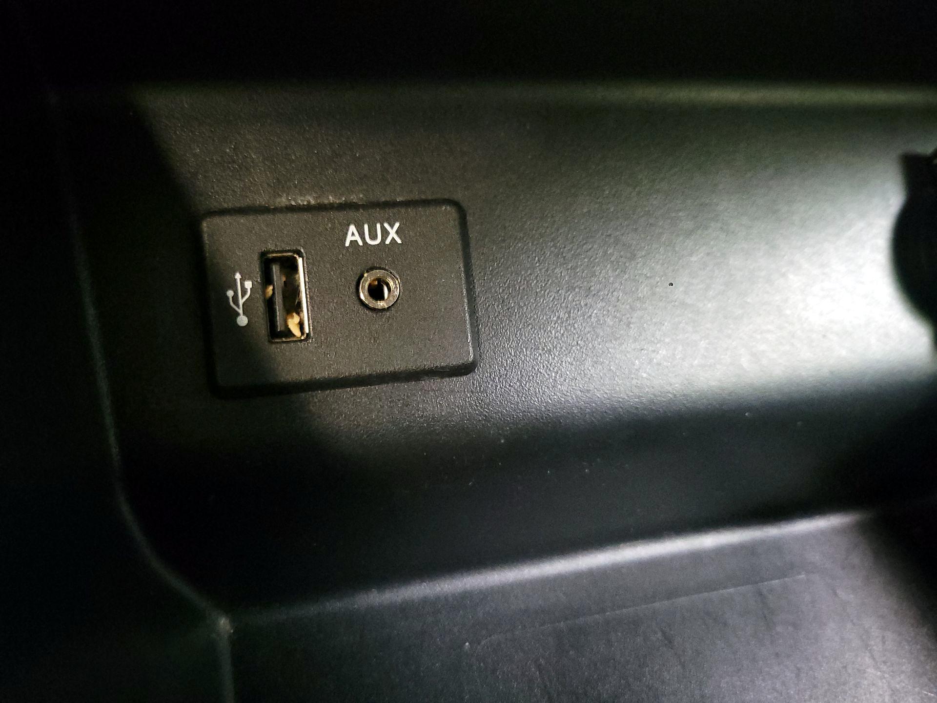 Thumbnail: 2016 Nissan Altima - 18