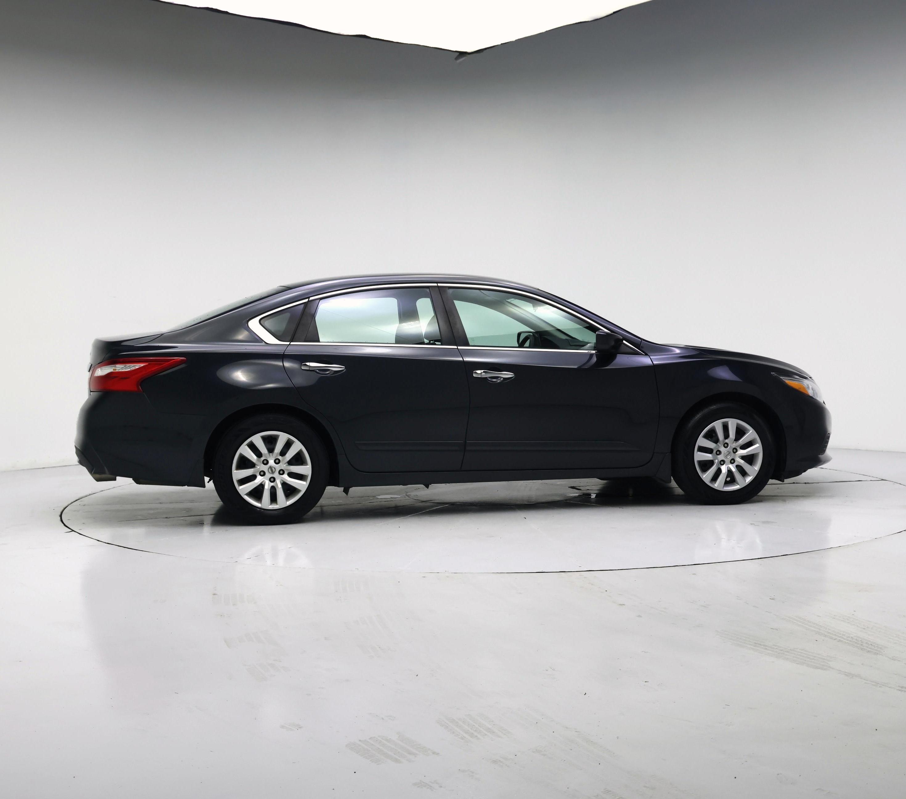 Thumbnail: 2016 Nissan Altima - 7