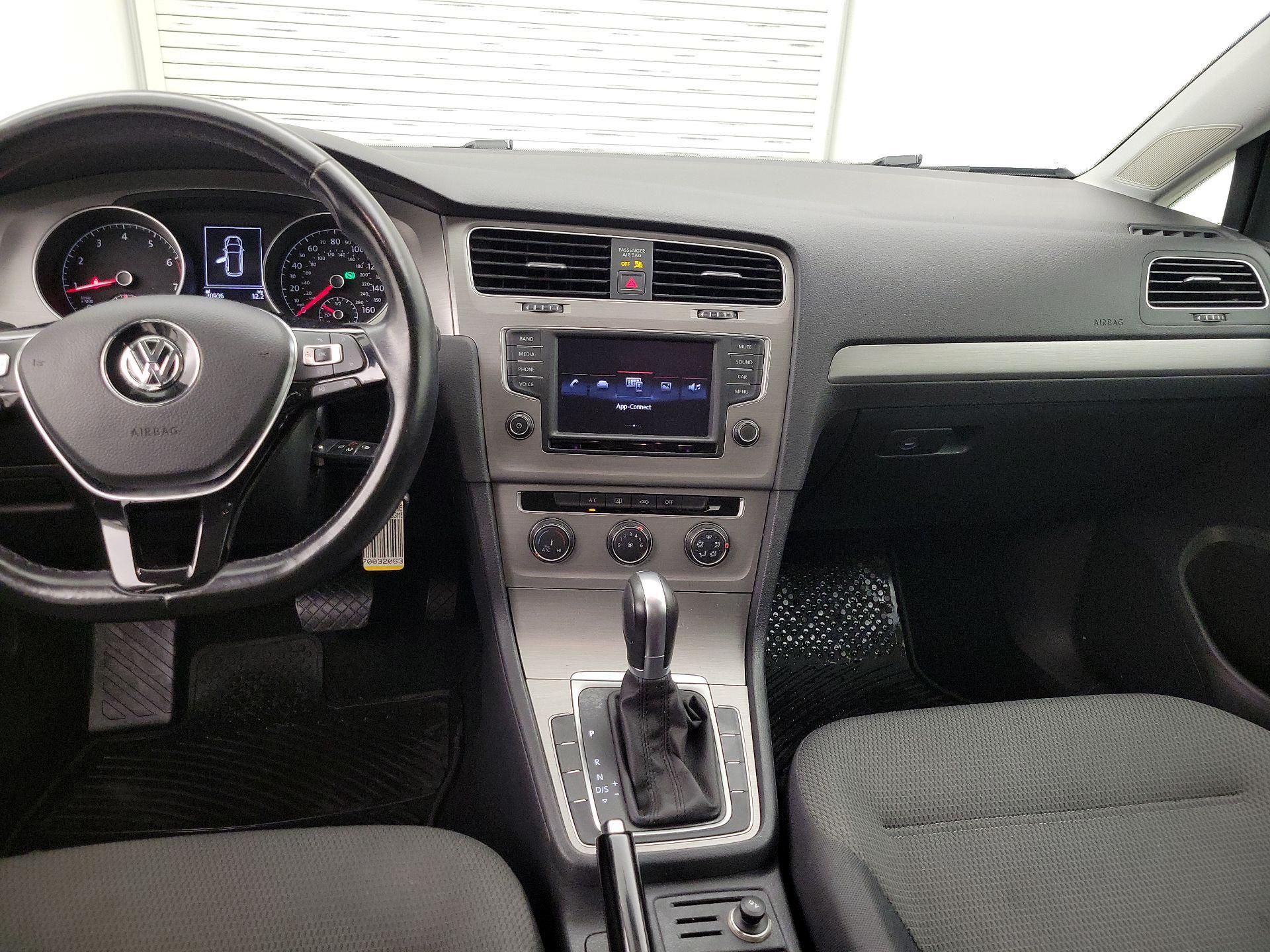 Thumbnail: 2016 Volkswagen Golf - 9