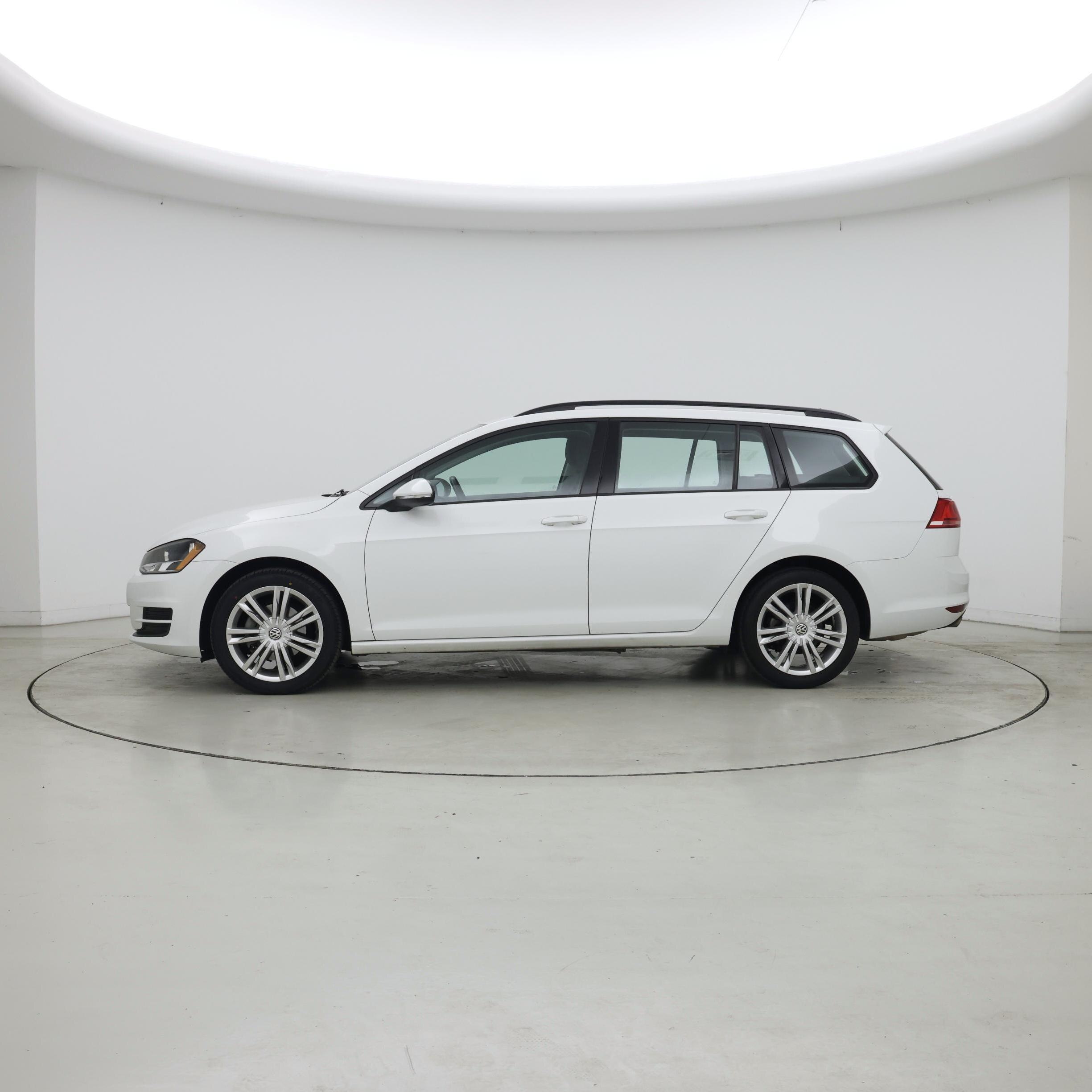 Thumbnail: 2016 Volkswagen Golf - 3