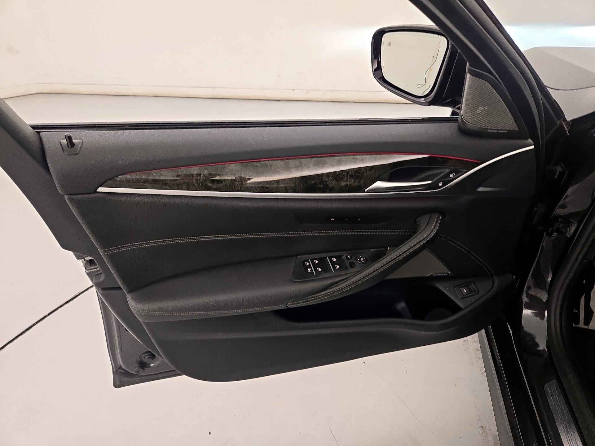 Thumbnail: 2021 BMW 5 Series - 12