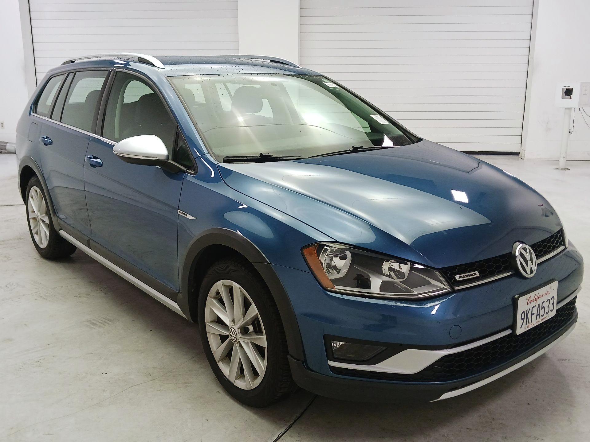 Thumbnail: 2017 Volkswagen Golf - 1