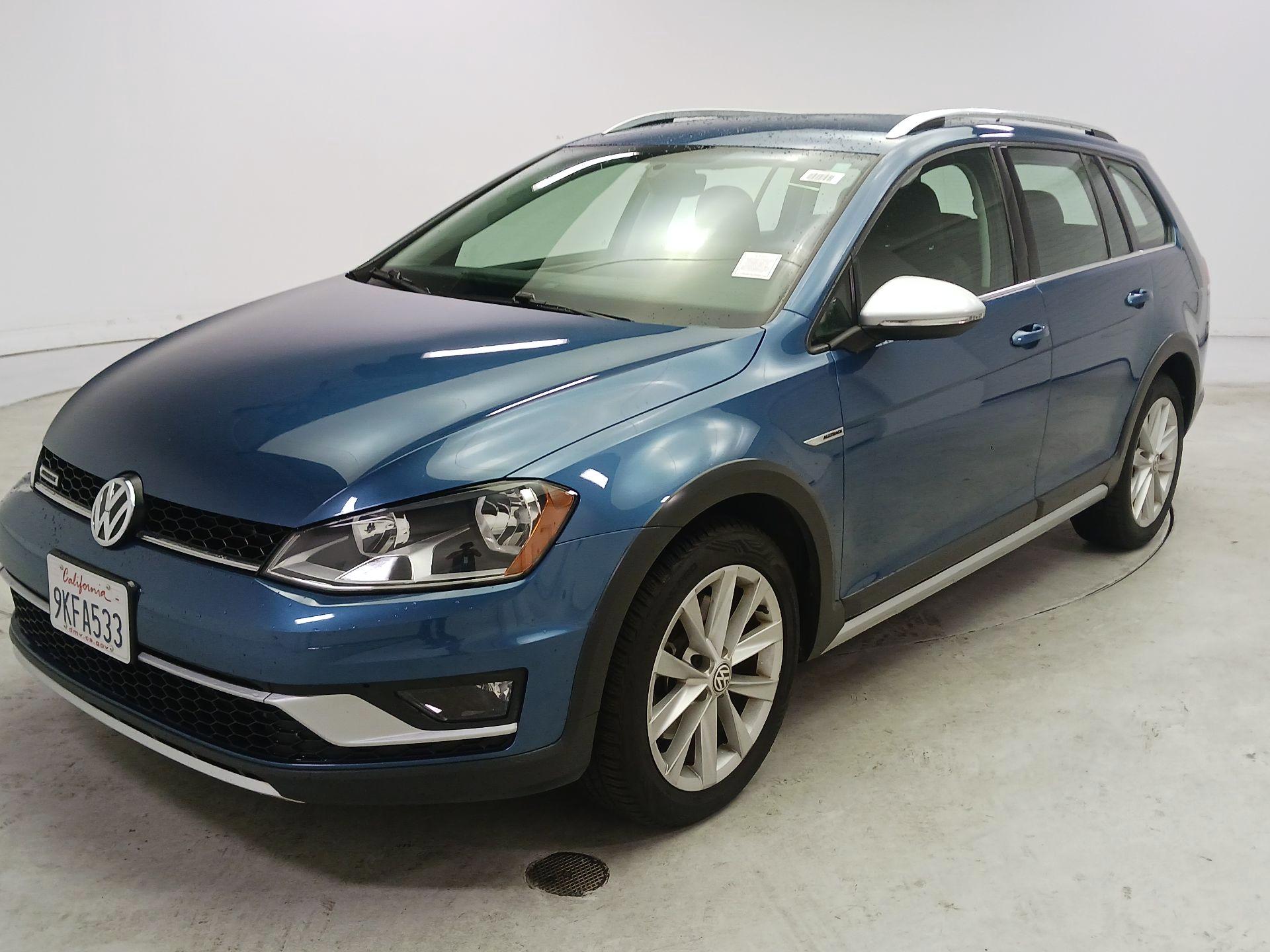 Thumbnail: 2017 Volkswagen Golf - 3