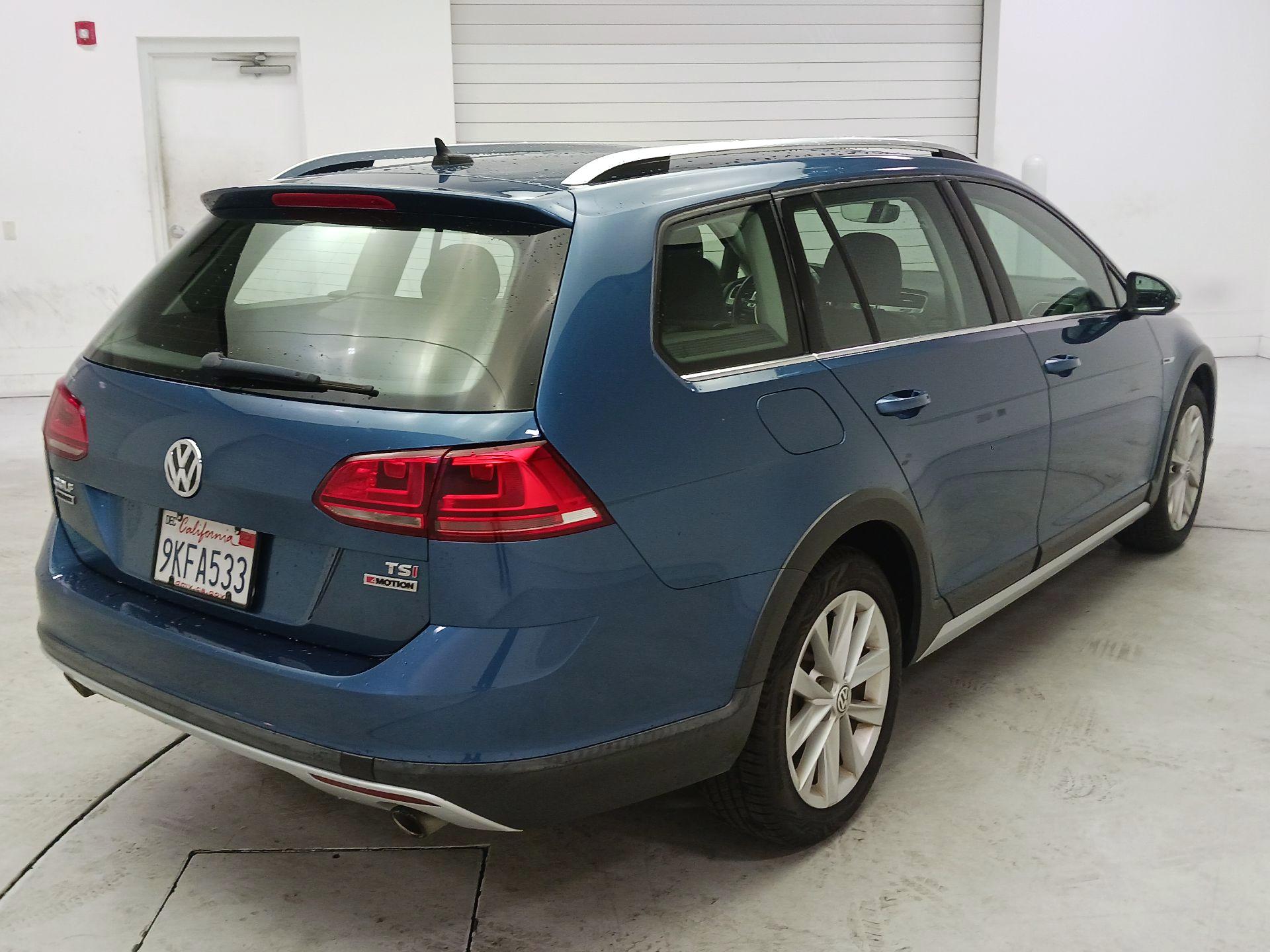 Thumbnail: 2017 Volkswagen Golf - 5
