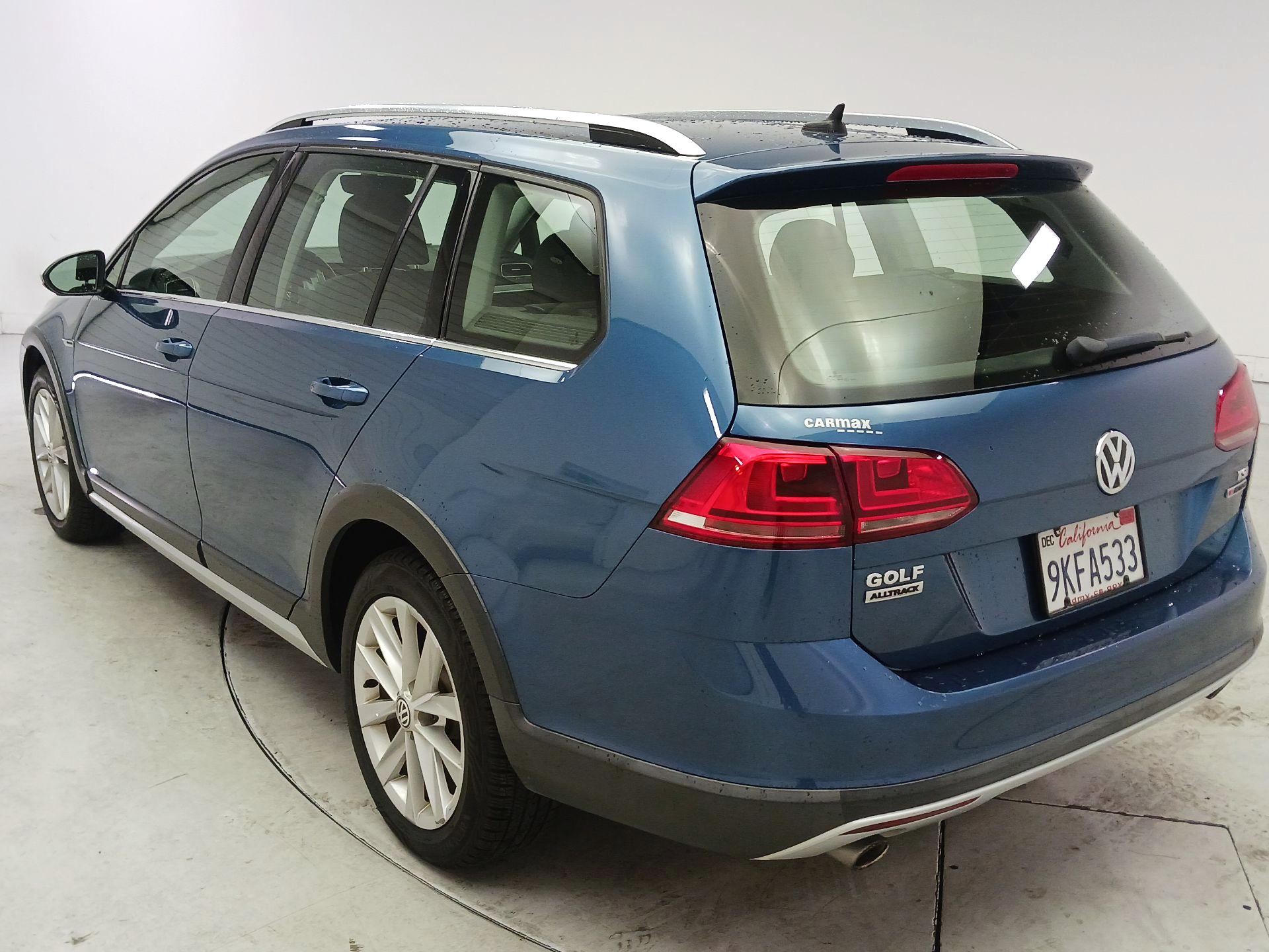 Thumbnail: 2017 Volkswagen Golf - 7