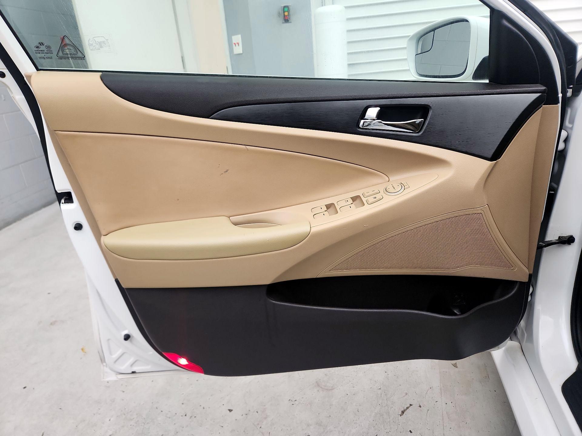 Thumbnail: 2014 Hyundai Sonata - 12